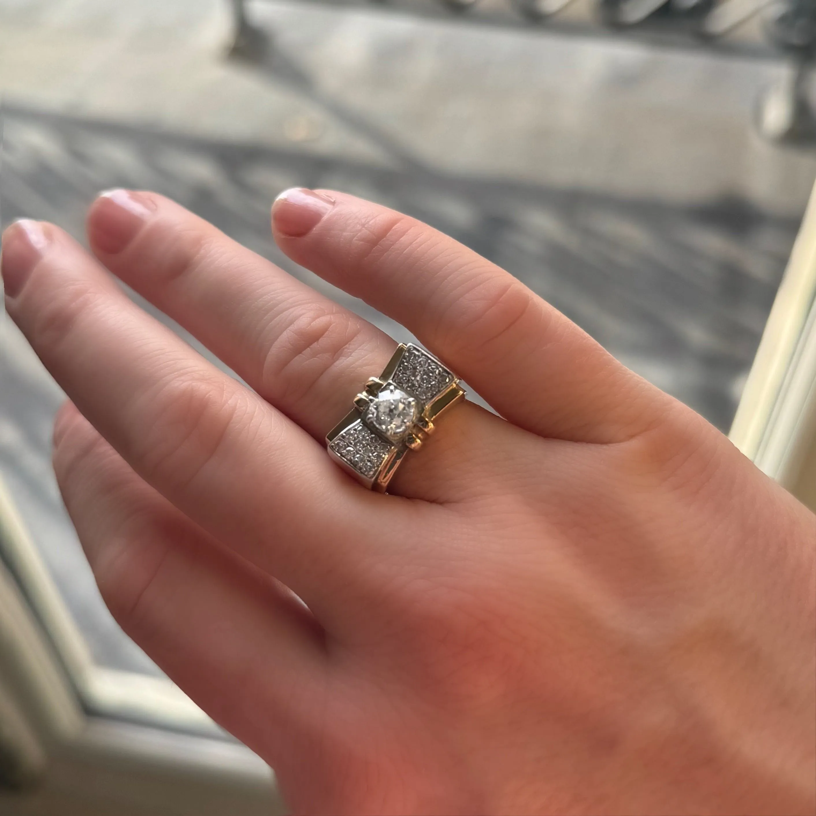 Bague tank nœud en or jaune et or gris 18K, platine, diamants sold by 58 Facettes product image thumbnail 4