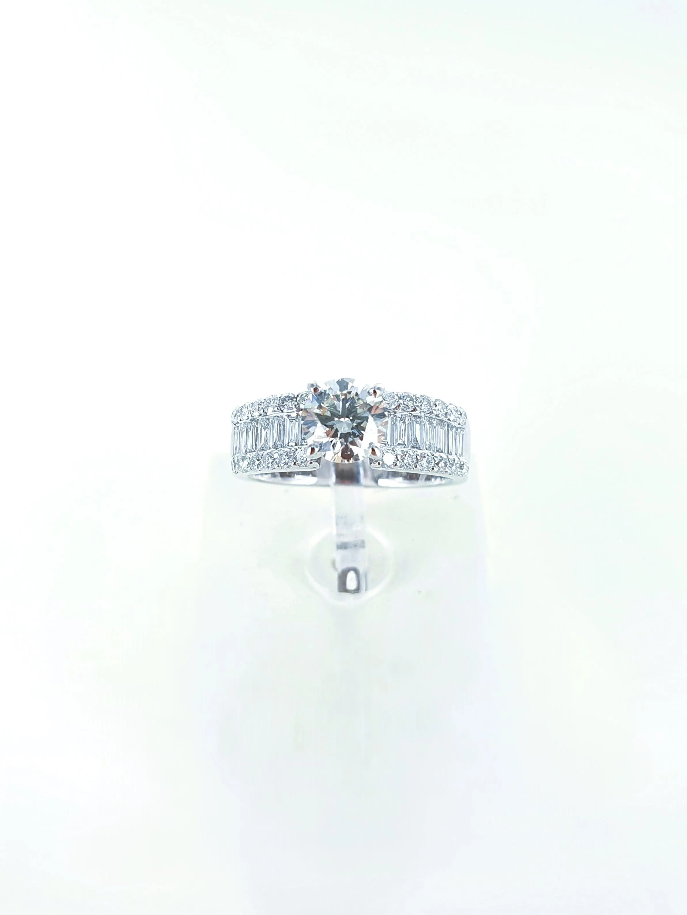 Solitaire en or gris et diamants sold by 58 Facettes