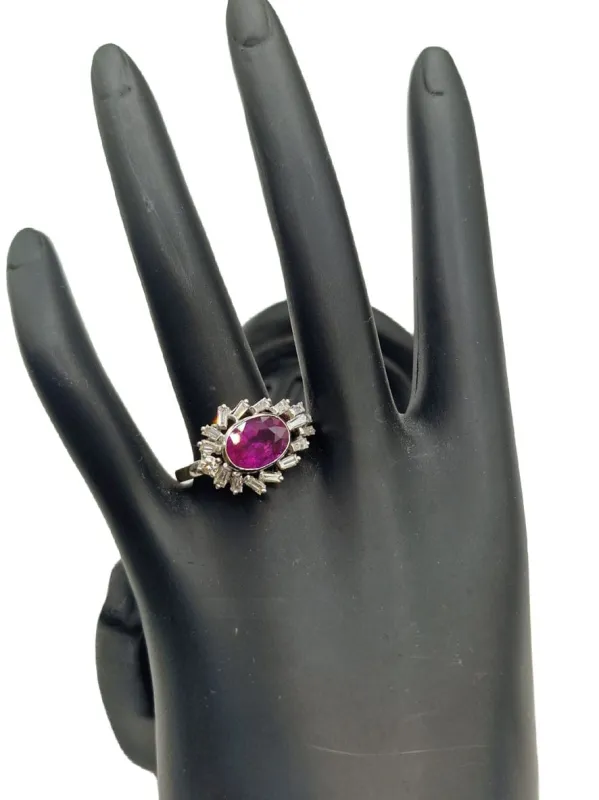 Bague en or blanc avec rubis et diamants baguette sold by 58 Facettes