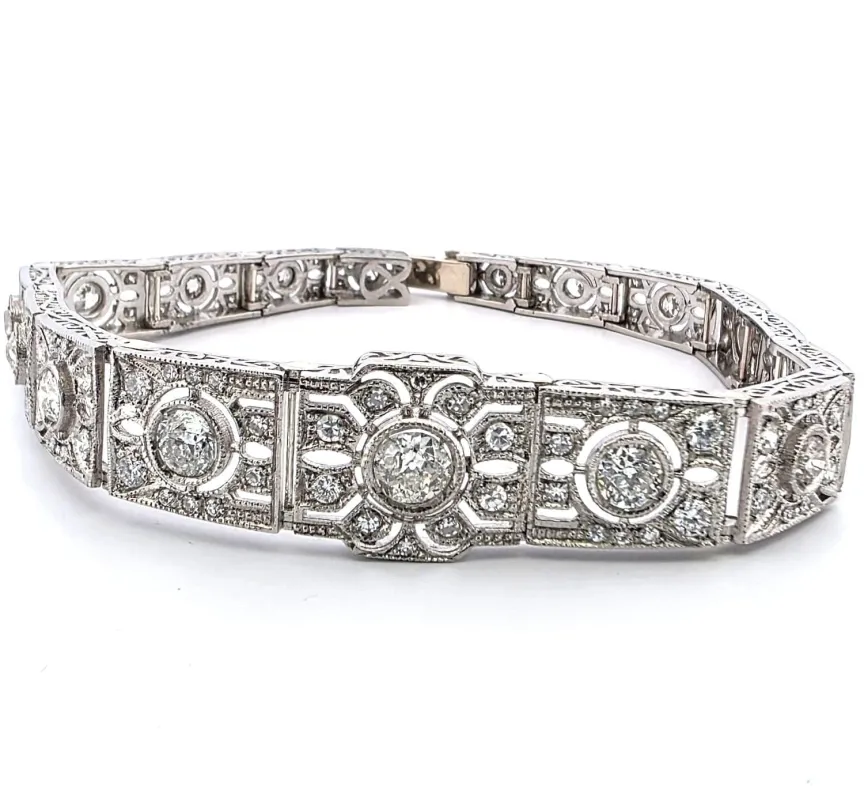 Superbe bracelet Art déco français en platine serti de diamants de 4,50 ct sold by 58 Facettes
