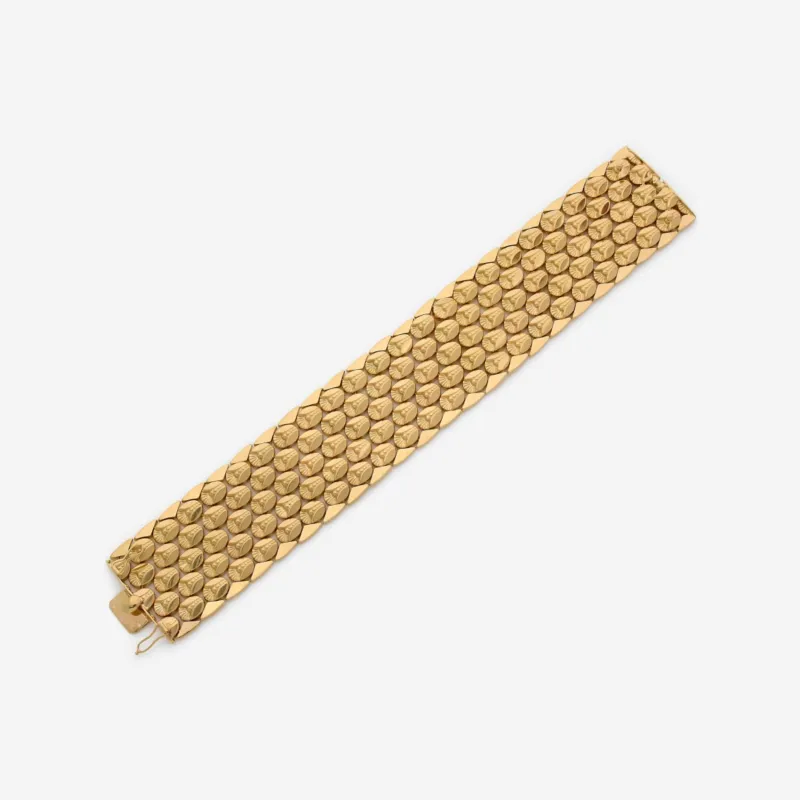 Bracelet ruban flexible vintage en or jaune des années 1950 sold by 58 Facettes