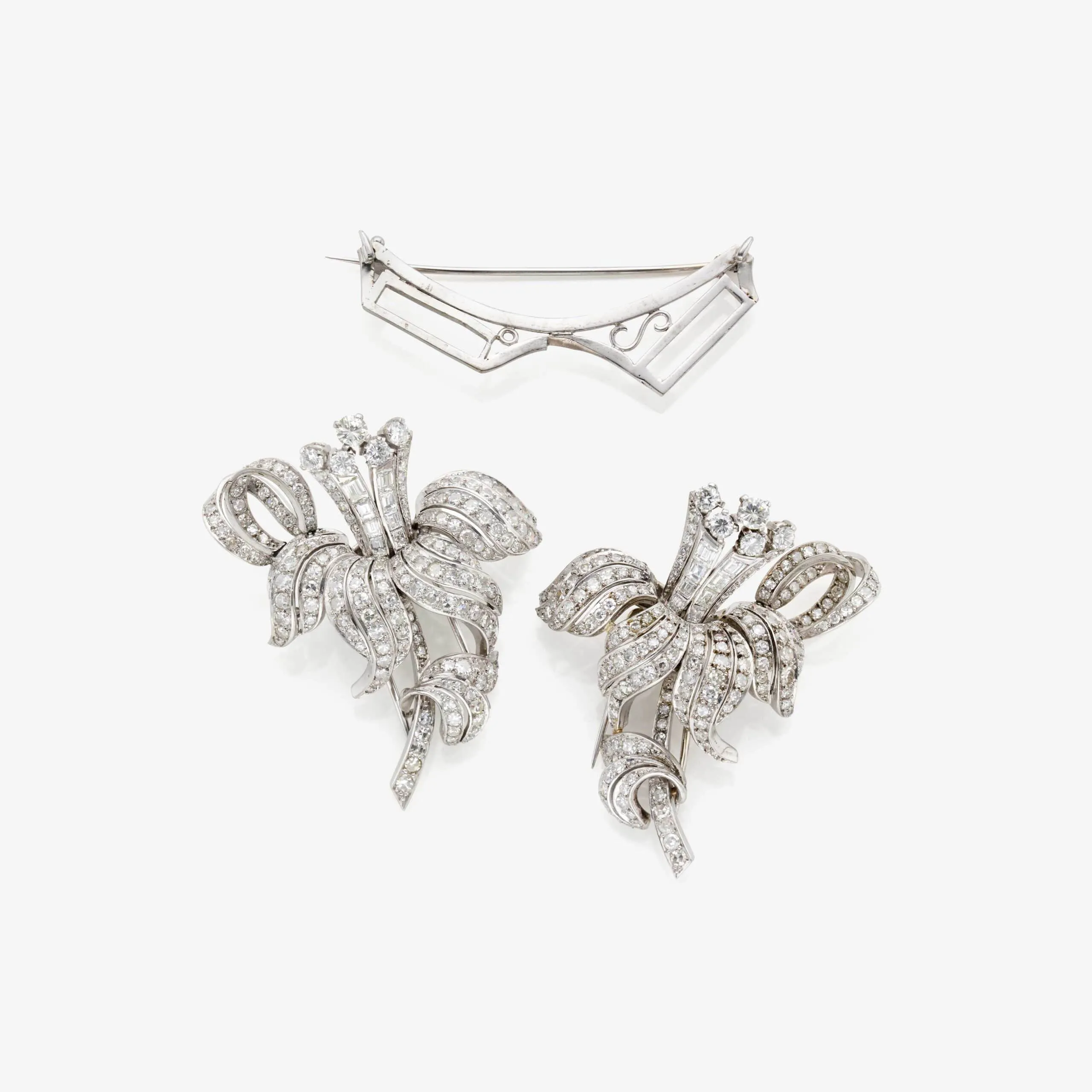 Broche florale vintage en platine et diamants - Modèle jumeau convertible sold by 58 Facettes product image thumbnail 2