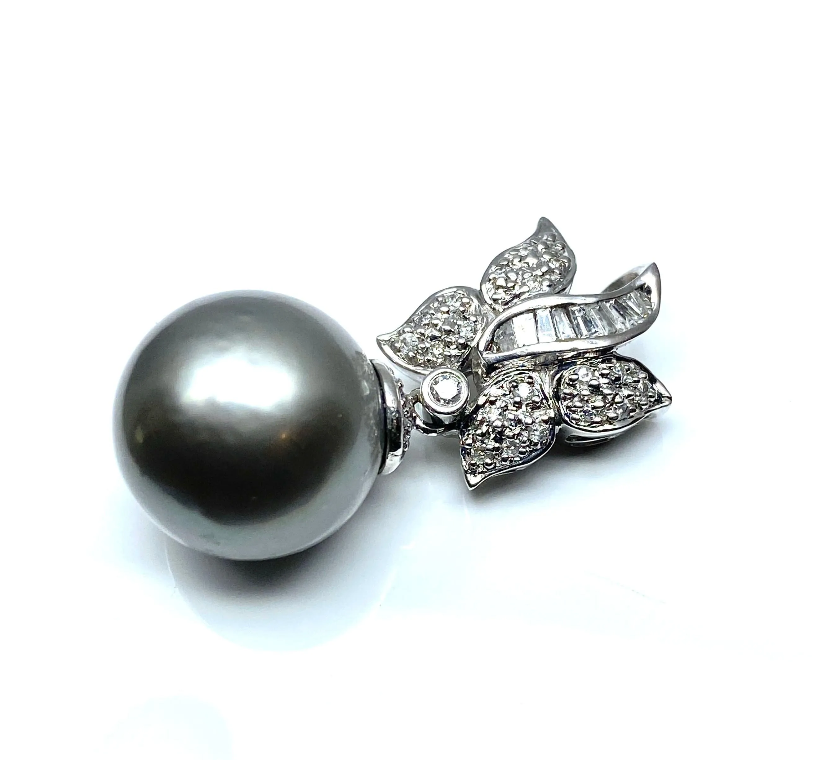 Pendentif en or blanc, perle de Tahiti et diamants sold by 58 Facettes product image thumbnail 3