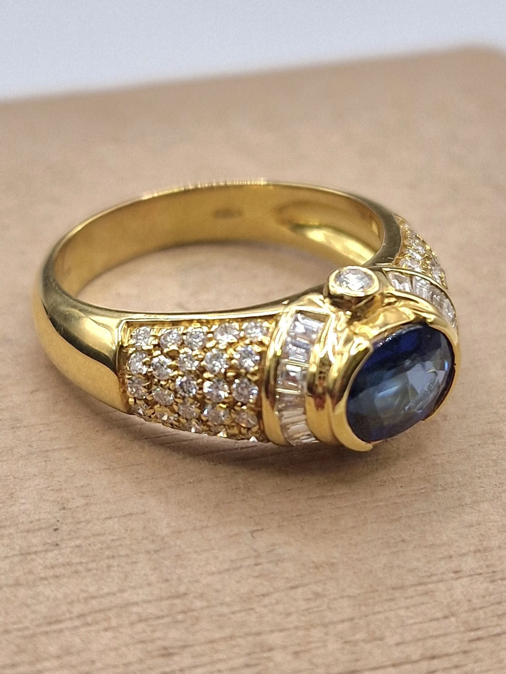 Bague vintage style trombino en or jaune 18 carats, saphir et diamants sold by 58 Facettes product image thumbnail 3