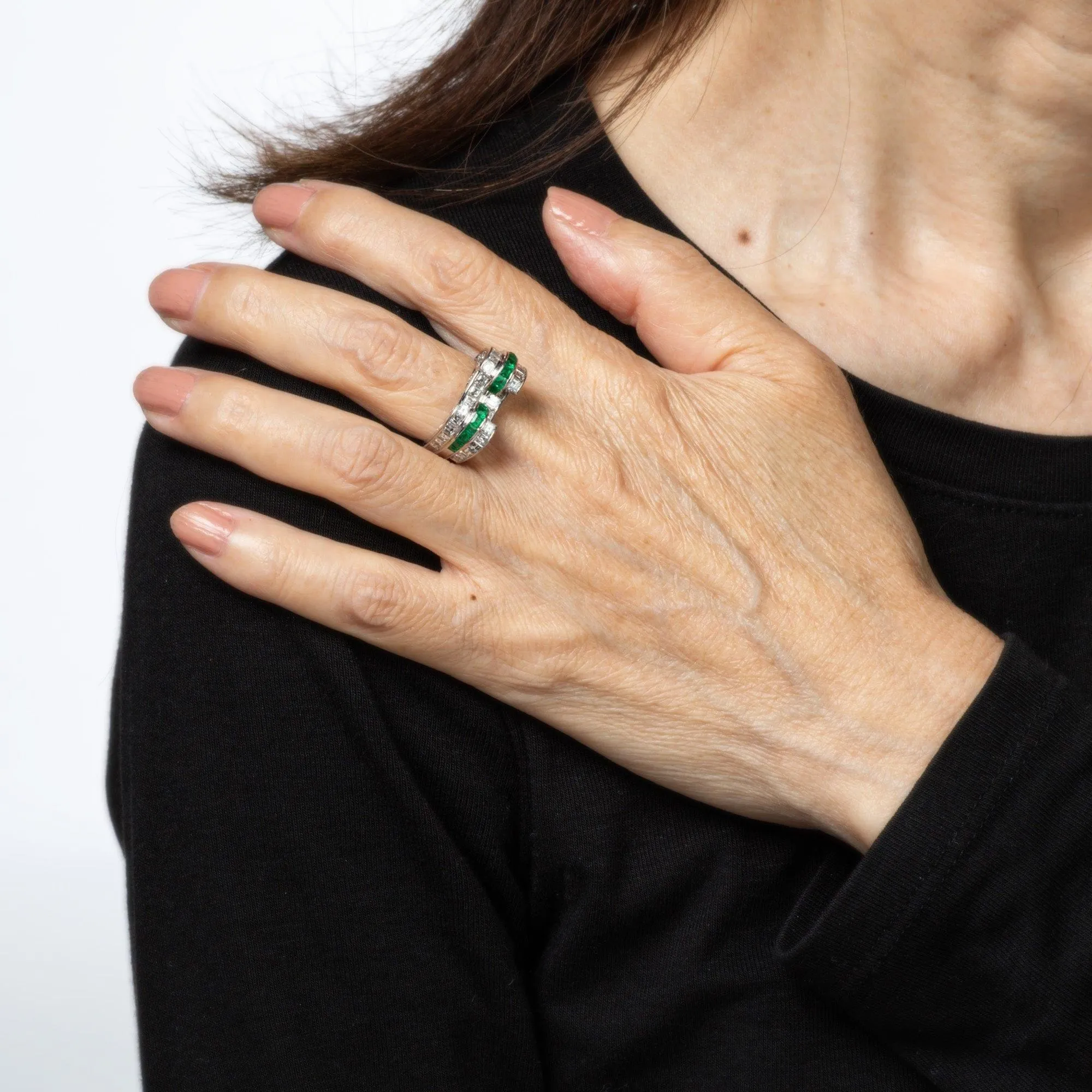 Bague vintage en platine 850, émeraudes et diamants sold by 58 Facettes product image thumbnail 2