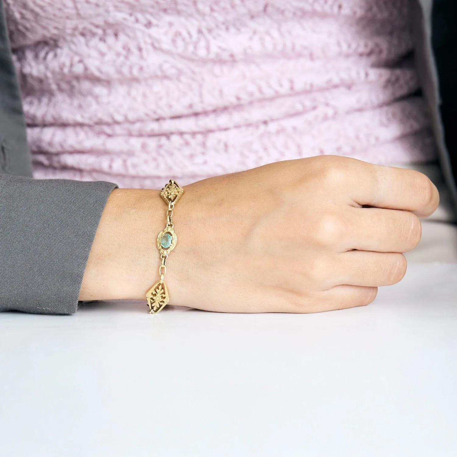 Bracelet en or jaune, saphir, topaze rose, émeraude et diamant sold by 58 Facettes product image thumbnail 2