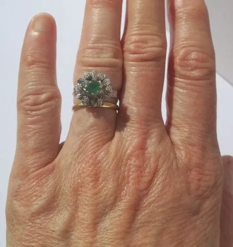 Bague Pompadour or blanc, émeraude et diamants sold by 58 Facettes product image thumbnail 2