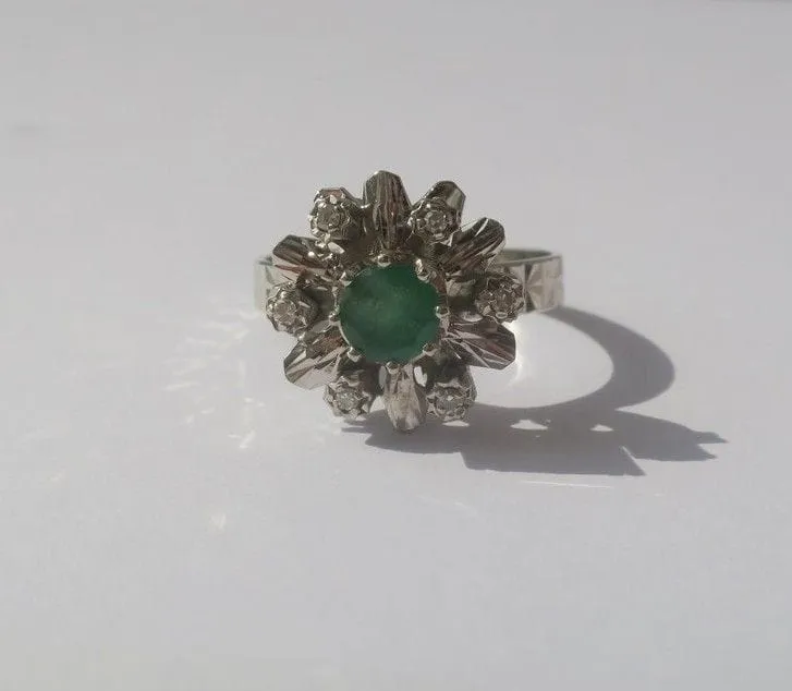 Bague Pompadour or blanc, émeraude et diamants sold by 58 Facettes product image thumbnail 4