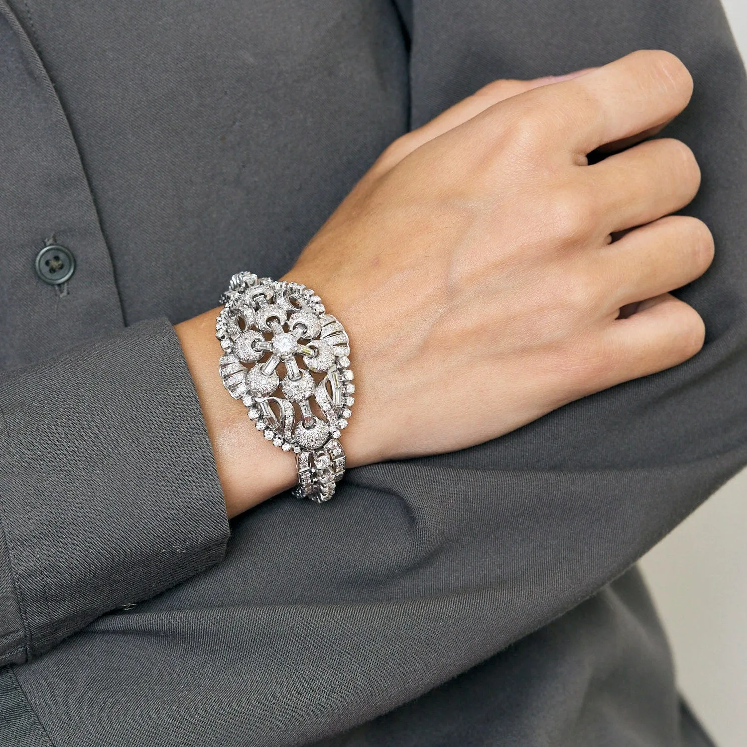 Bracelet manchette articulé Rétro en platine et diamants sold by 58 Facettes product image thumbnail 2