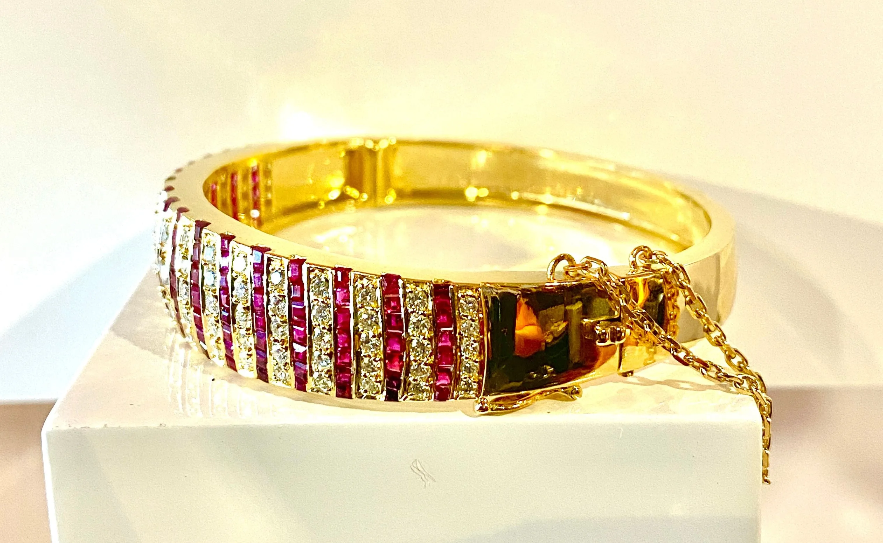 Bracelet jonc en or jaune 18 carats, rubis et diamants sold by 58 Facettes product image thumbnail 4