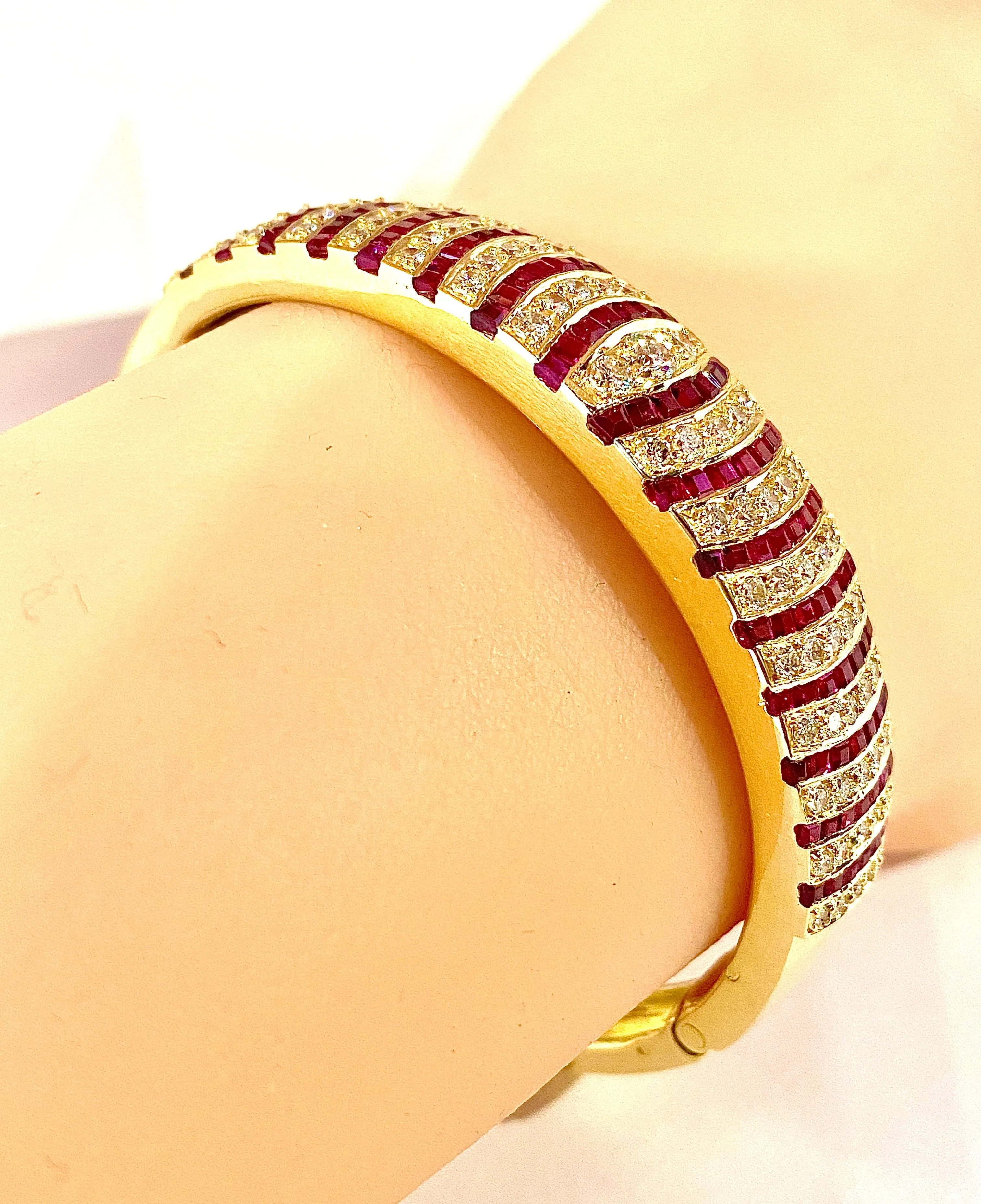 Bracelet jonc en or jaune 18 carats, rubis et diamants sold by 58 Facettes product image thumbnail 3