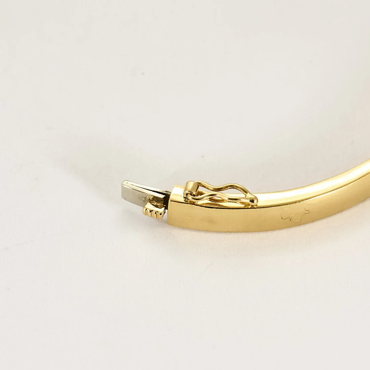 Bracelet jonc en or jaune, diamants et saphirs sold by 58 Facettes product image thumbnail 3