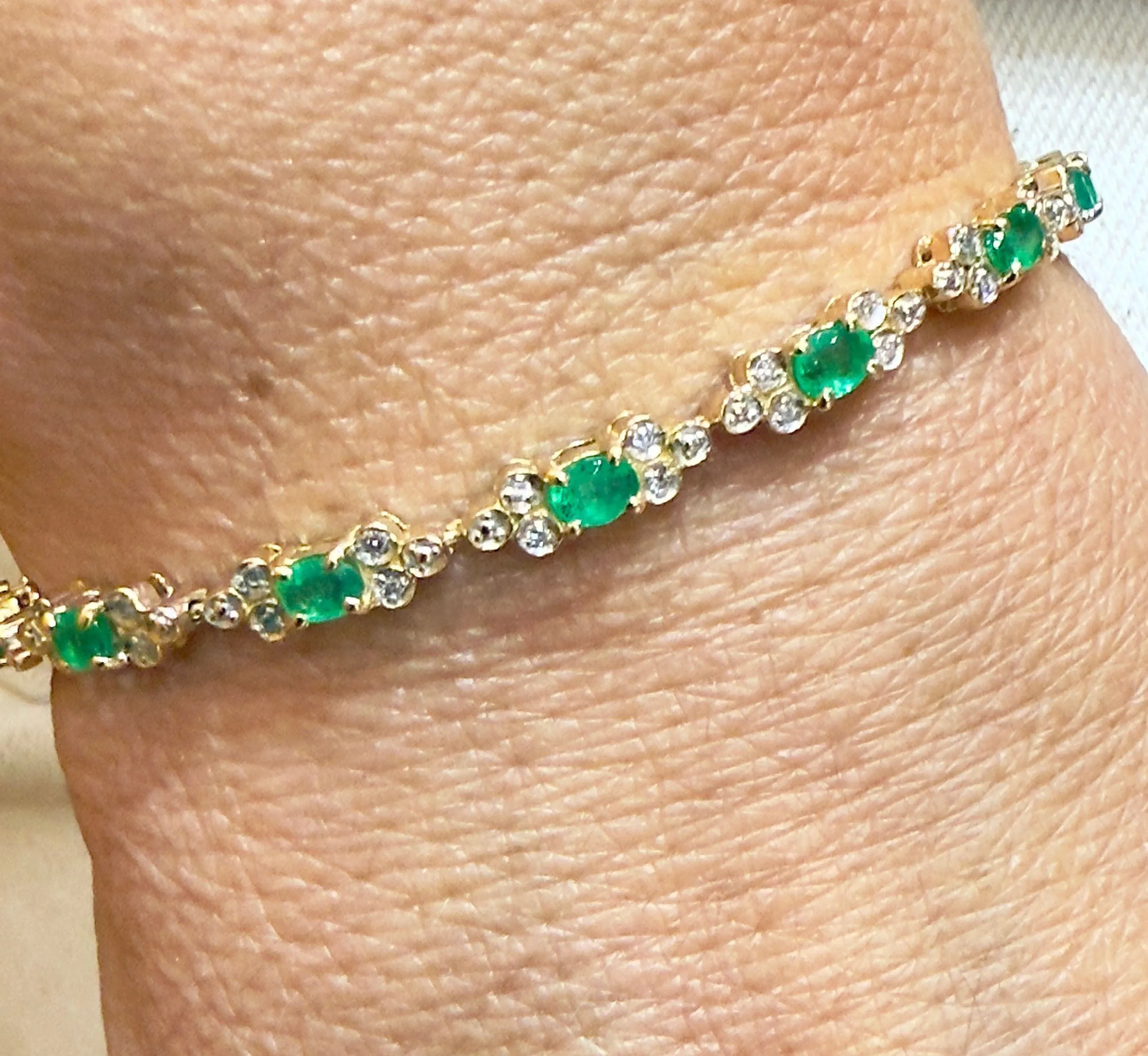 Bracelet en or jaune émeraudes et diamants sold by 58 Facettes product image thumbnail 4