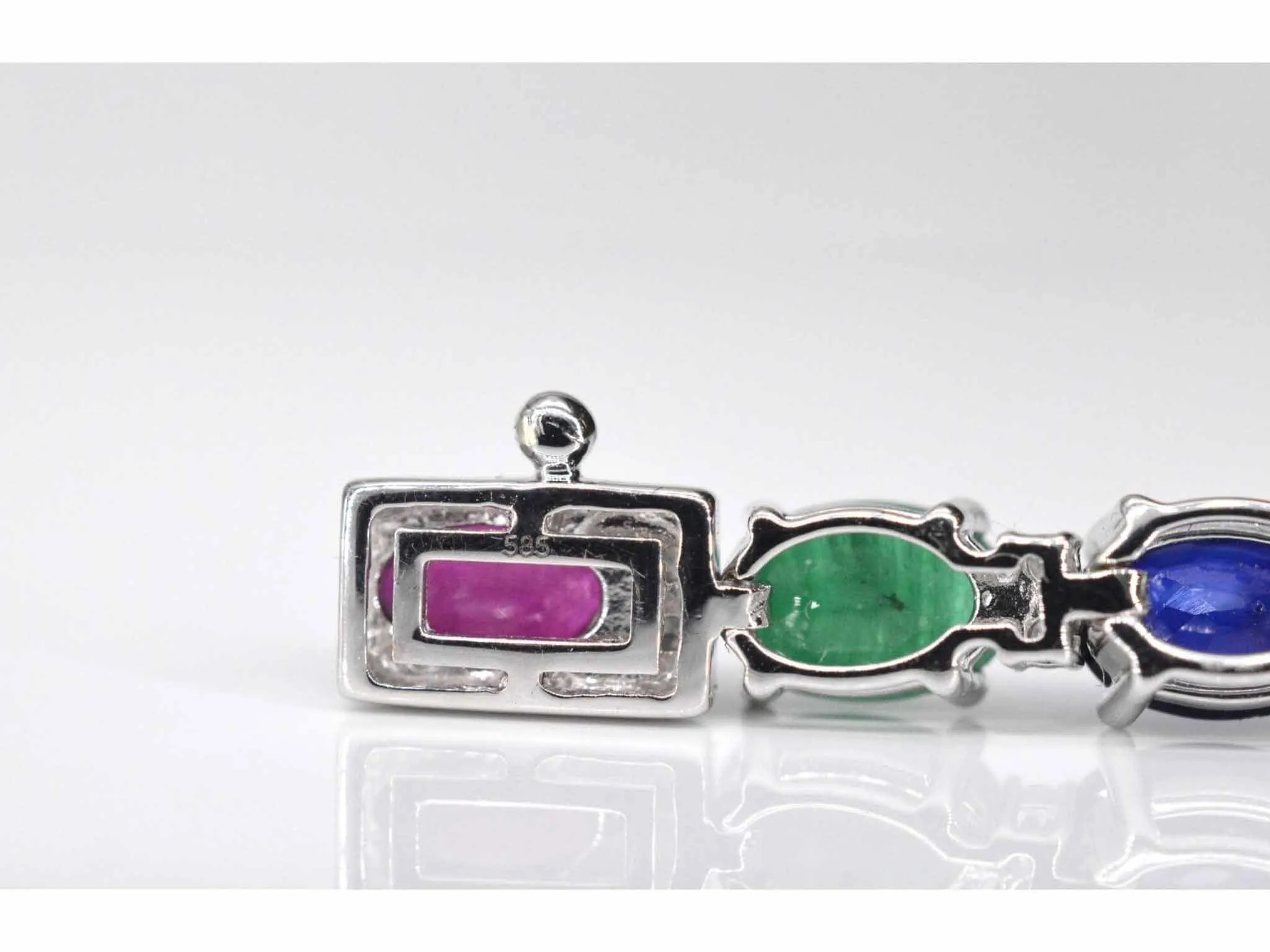 Bracelet tennis en or blanc avec diamants, saphir, rubis et émeraude sold by 58 Facettes product image thumbnail 5