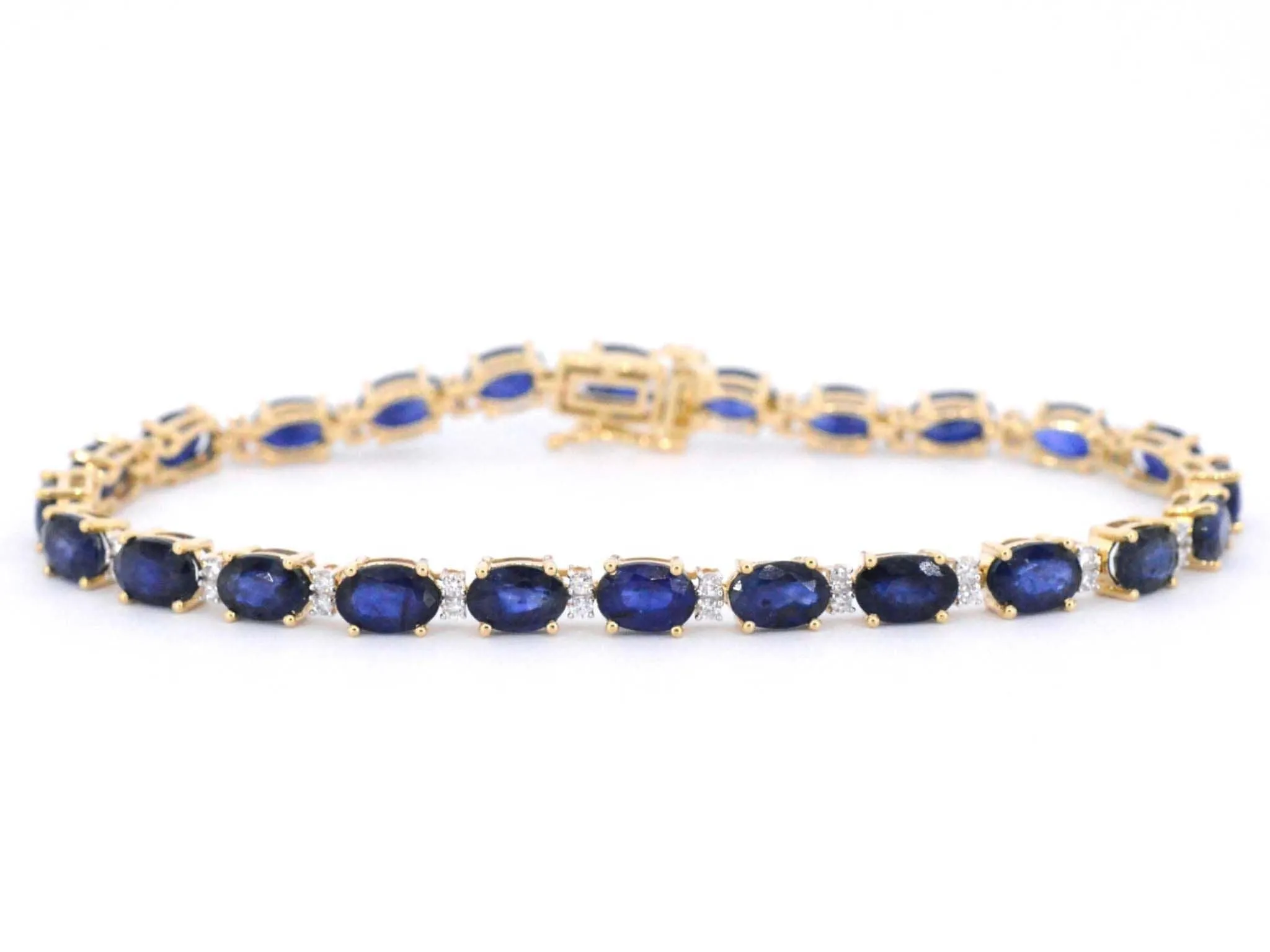 Bracelet tennis en or avec diamants et saphir sold by 58 Facettes