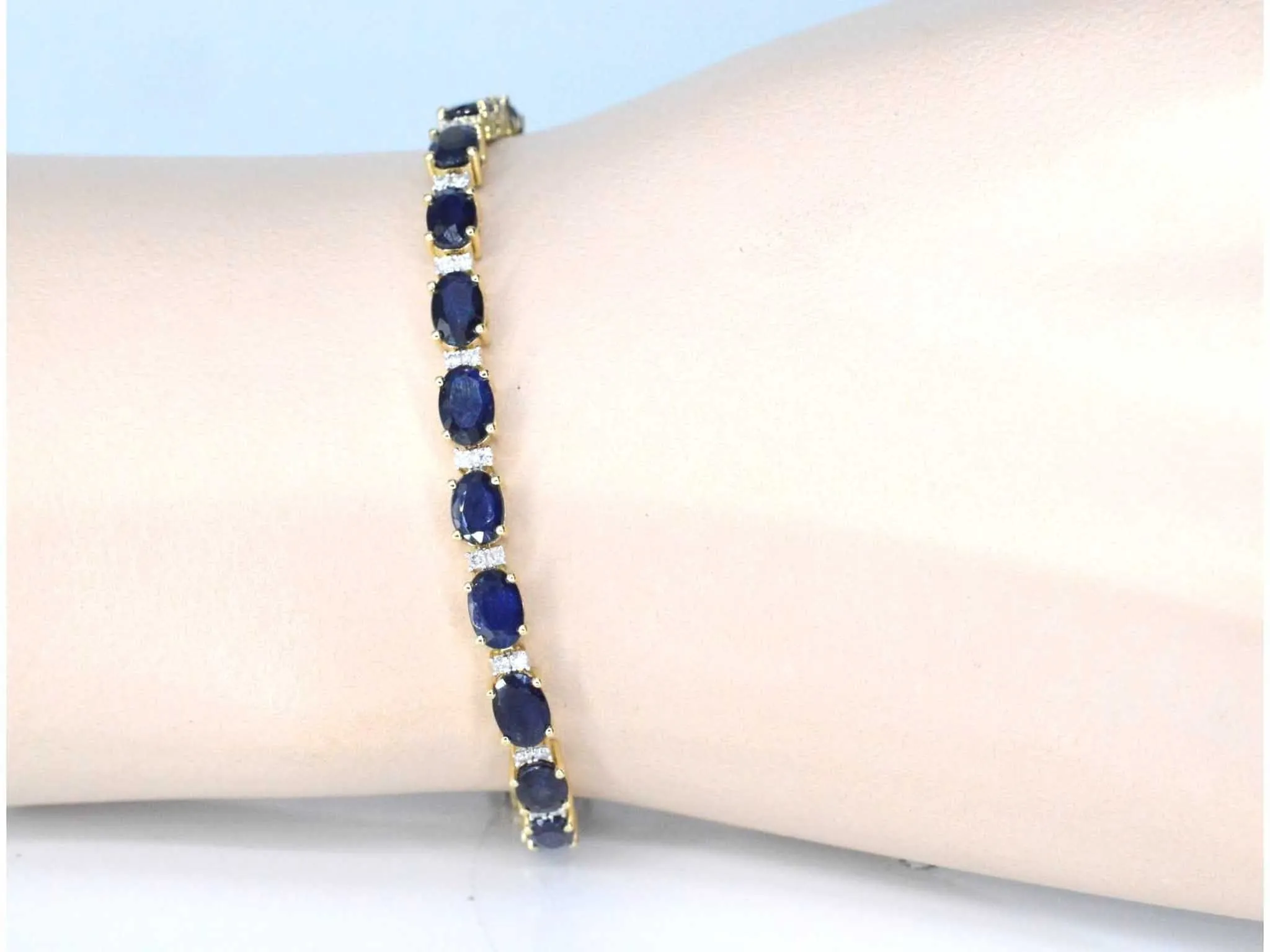 Bracelet tennis en or avec diamants et saphir sold by 58 Facettes product image thumbnail 2