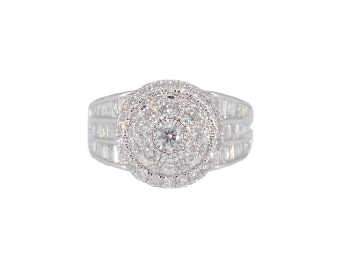 Bague entourage en or blanc avec diamants sold by 58 Facettes