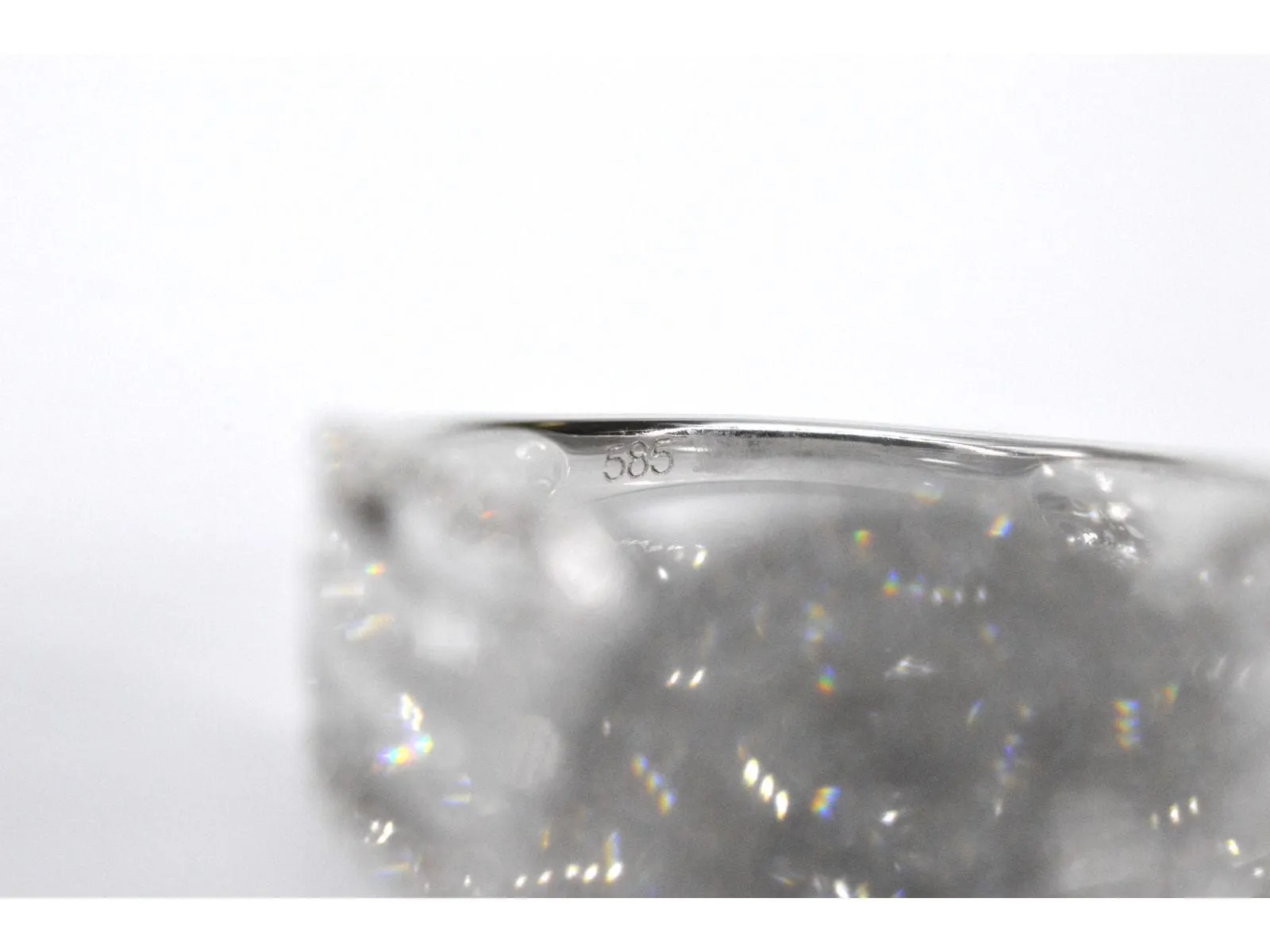 Bague entourage en or blanc avec diamants sold by 58 Facettes product image thumbnail 3