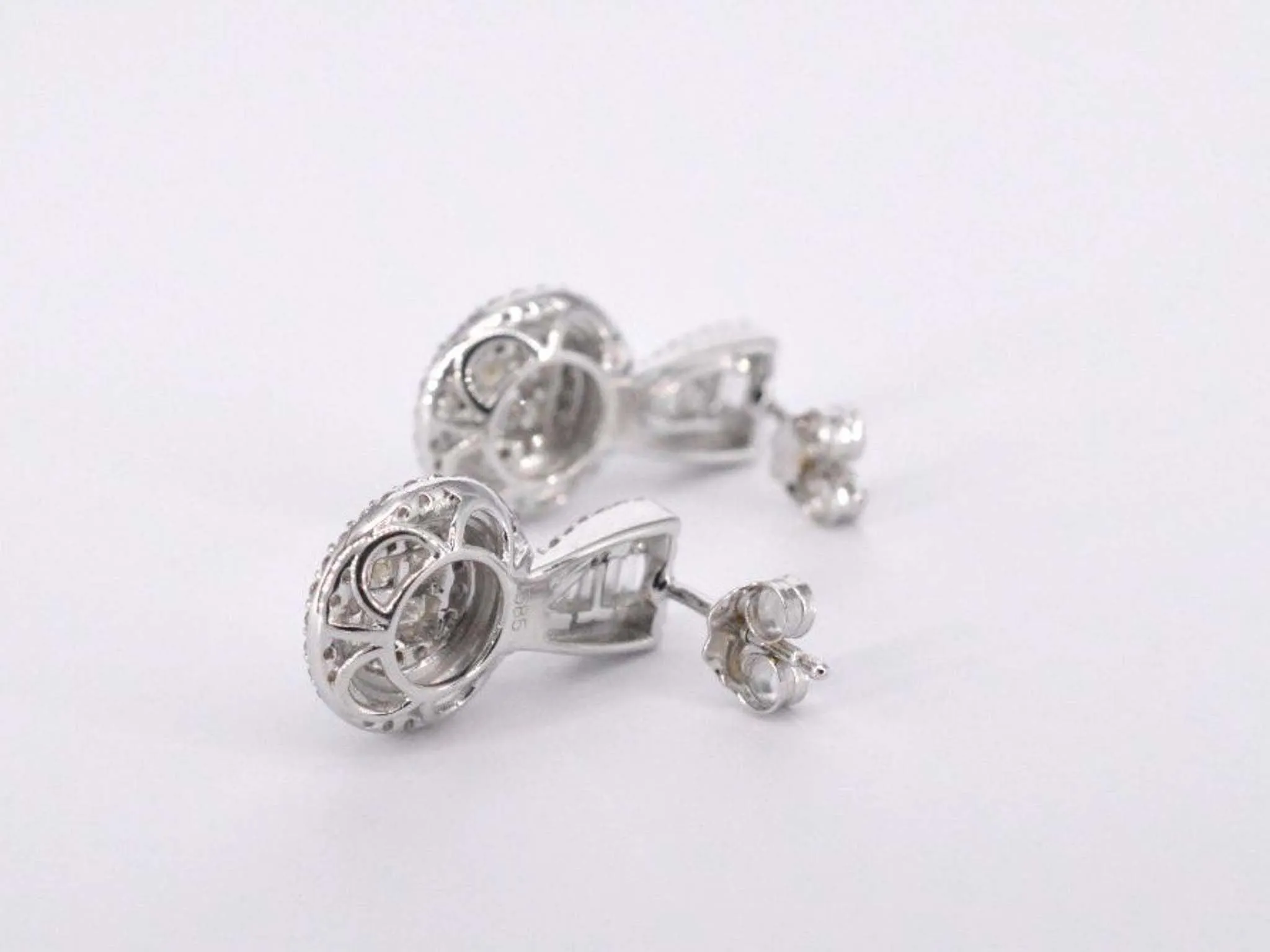 Boucles d'oreilles en or blanc avec diamants taille brillant sold by 58 Facettes product image thumbnail 5