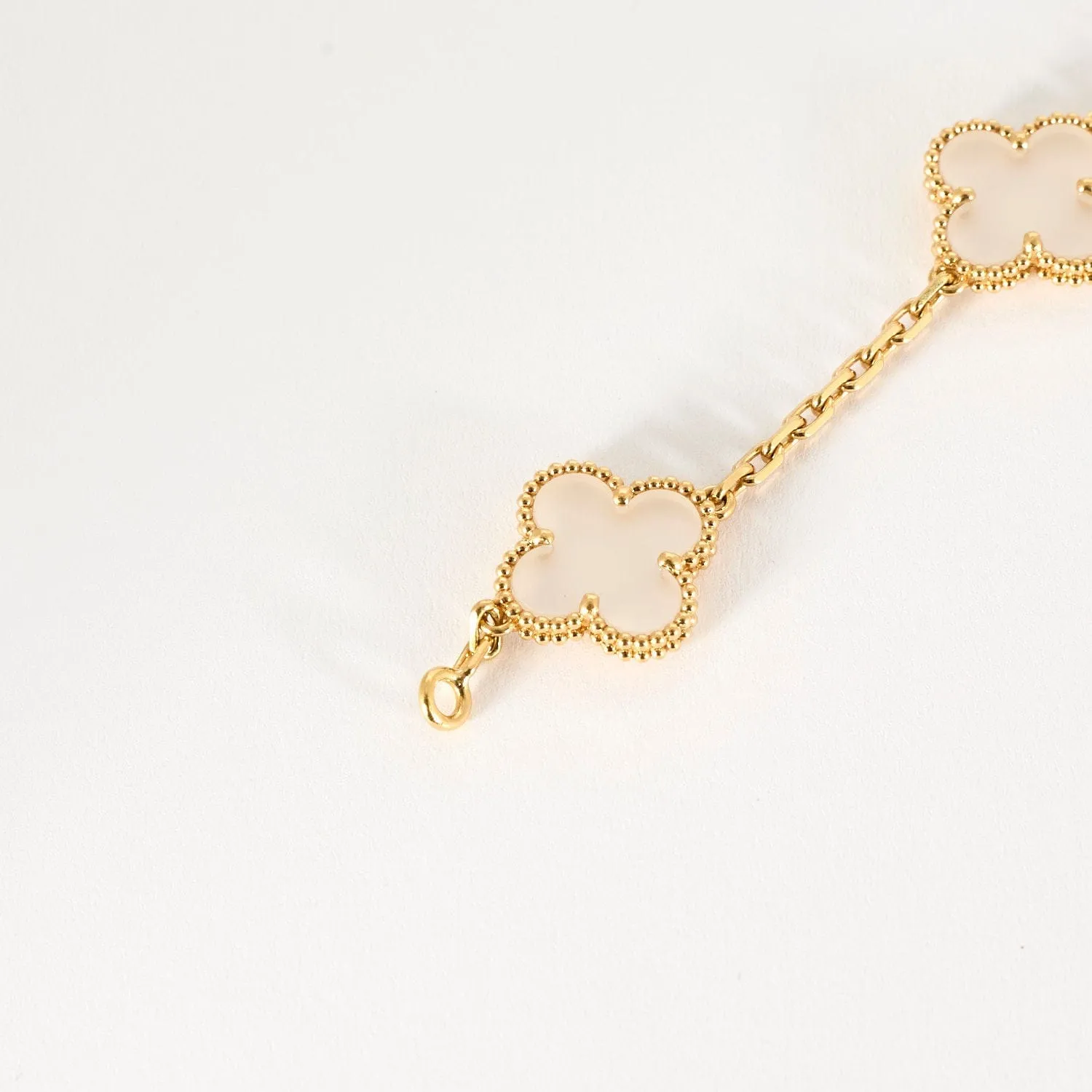 VAN CLEEF & ARPELS - ALHAMBRA - Rare Bracelet en or jaune et cristal de roche. sold by 58 Facettes product image thumbnail 5