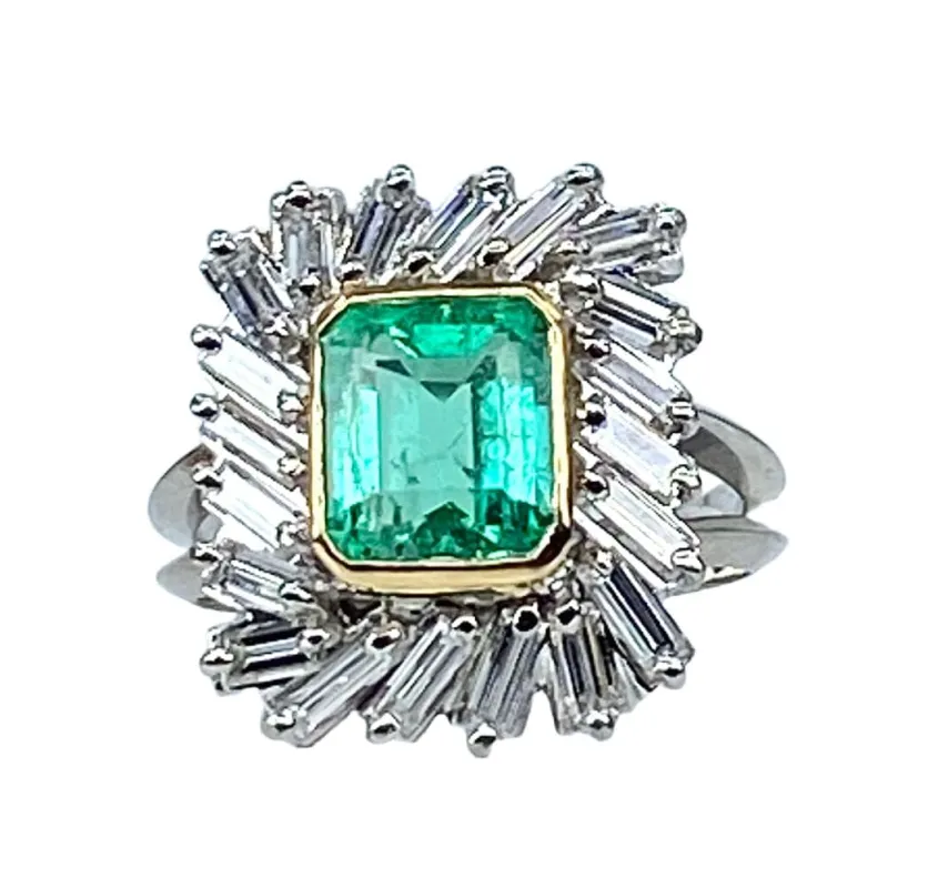 Bague en or jaune et platine, émeraude et diamants baguettes sold by 58 Facettes