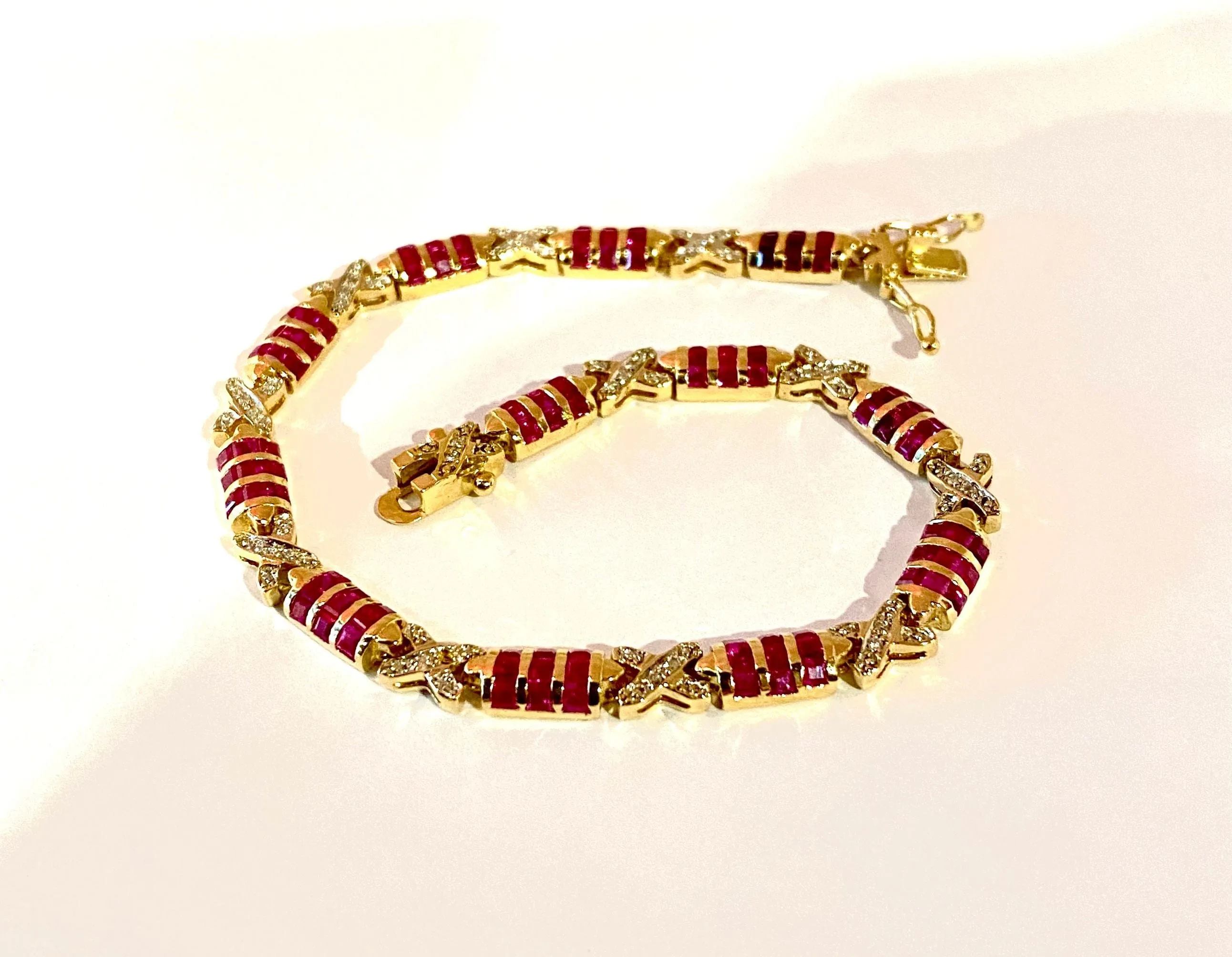 Bracelet en or jaune, rubis calibrés et diamants sold by 58 Facettes product image thumbnail 5