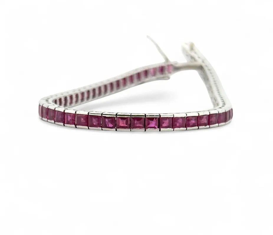 Bracelet tennis en or blanc 18 carats et rubis sold by 58 Facettes