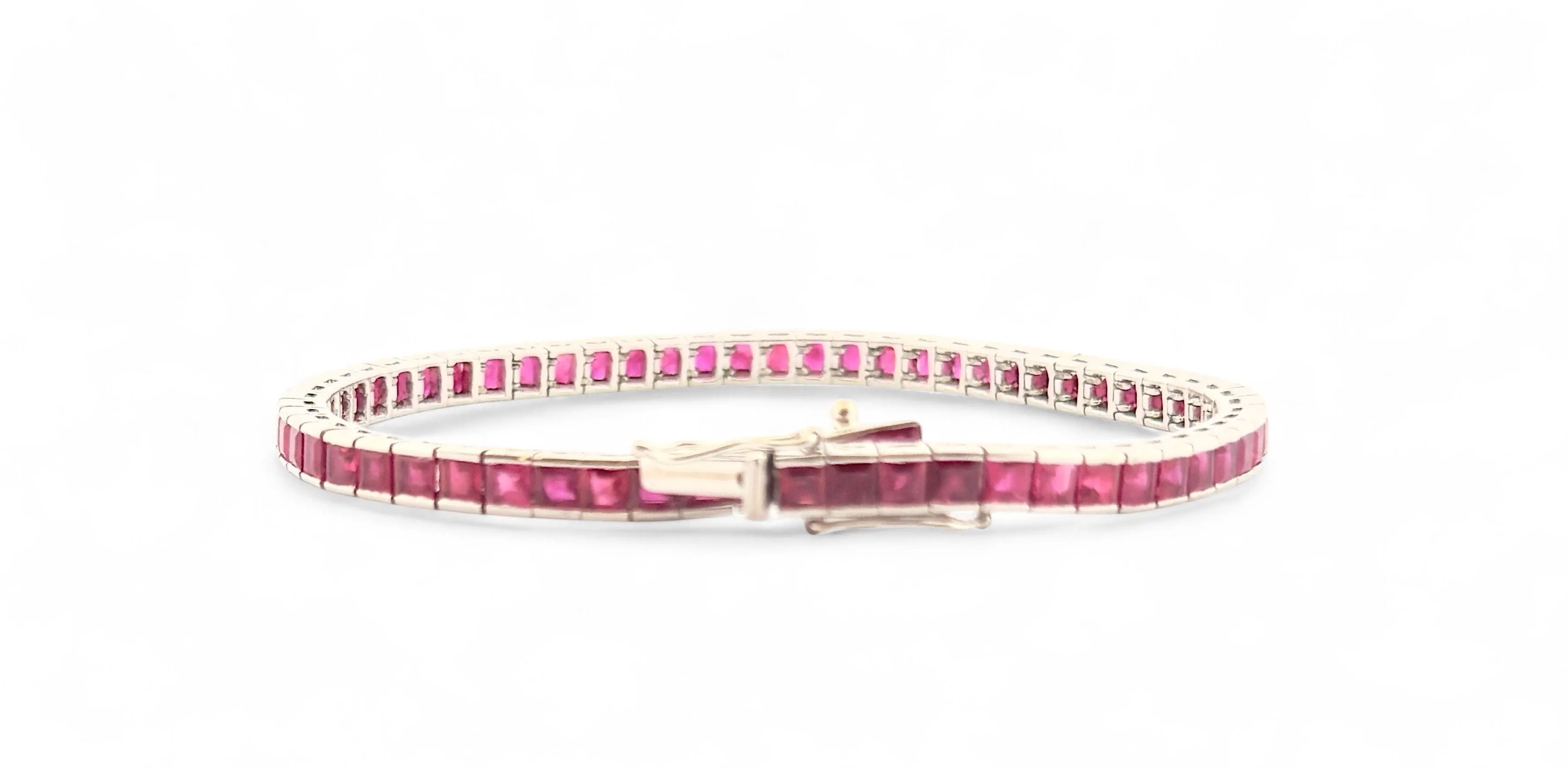 Bracelet tennis en or blanc 18 carats et rubis sold by 58 Facettes product image thumbnail 4
