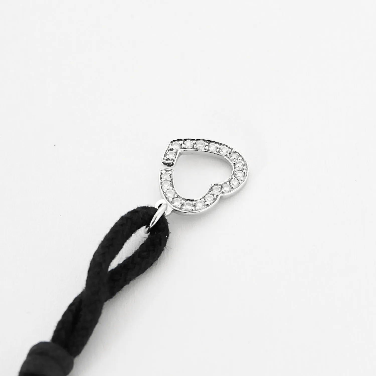 DINH VAN - Bracelet en cordon noir, or blanc et diamants sold by 58 Facettes product image thumbnail 5