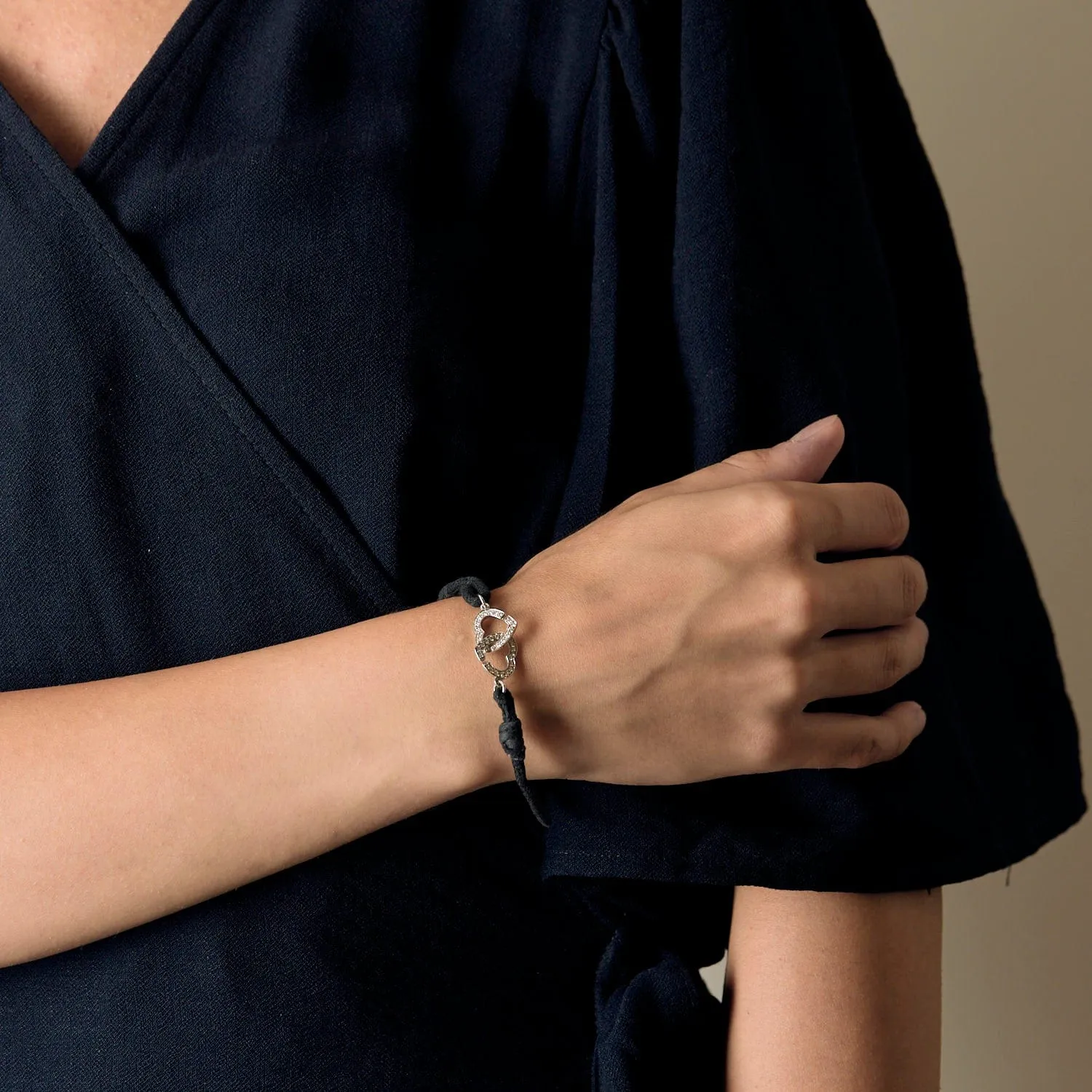 DINH VAN - Bracelet en cordon noir, or blanc et diamants sold by 58 Facettes product image thumbnail 2