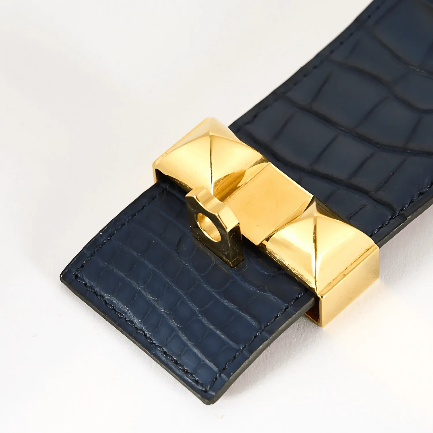 HERMES - Medor - Bracelet manchette en cuir et métal doré sold by 58 Facettes product image thumbnail 4