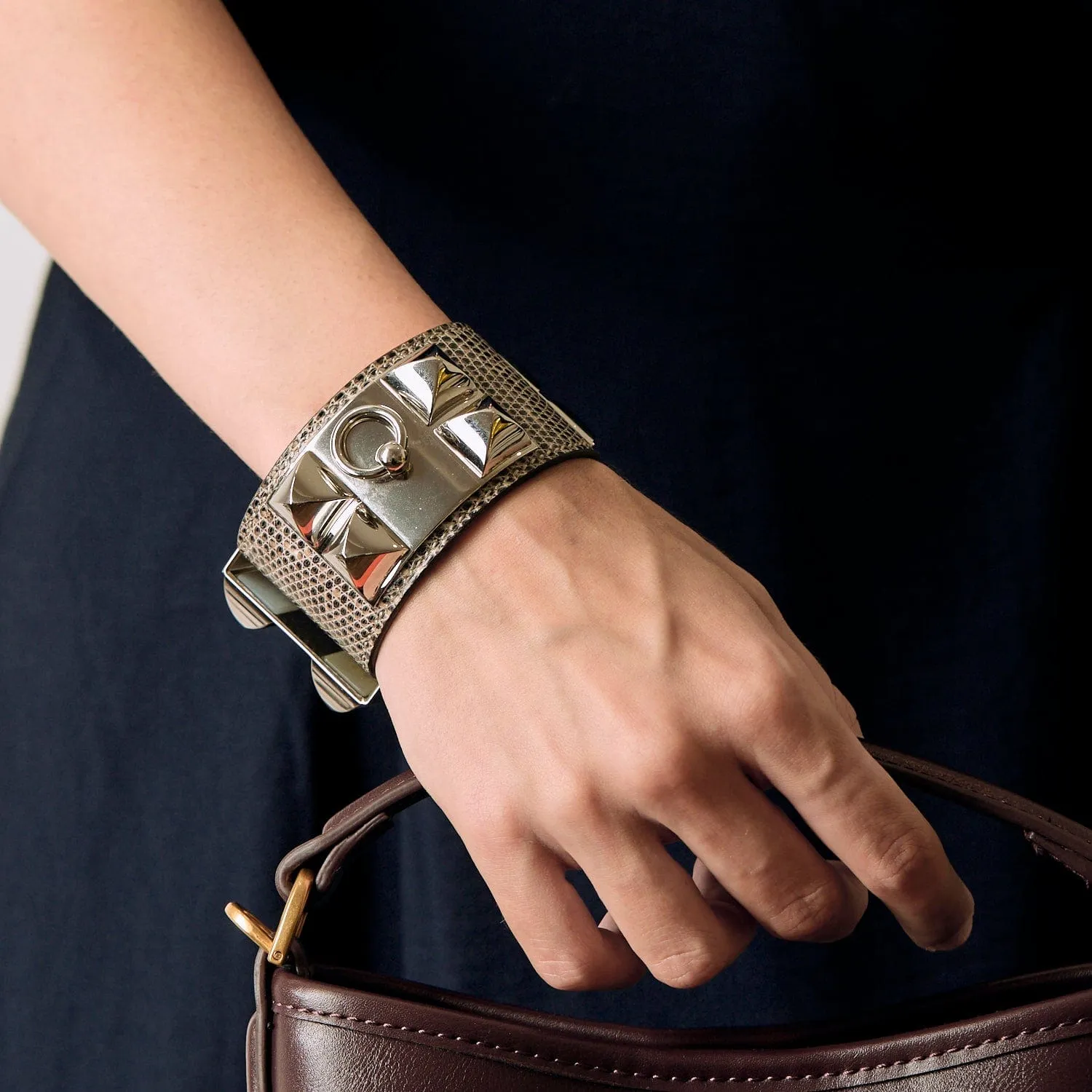 HERMES - Medor - Bracelet manchette en cuir et métal argenté sold by 58 Facettes product image thumbnail 2