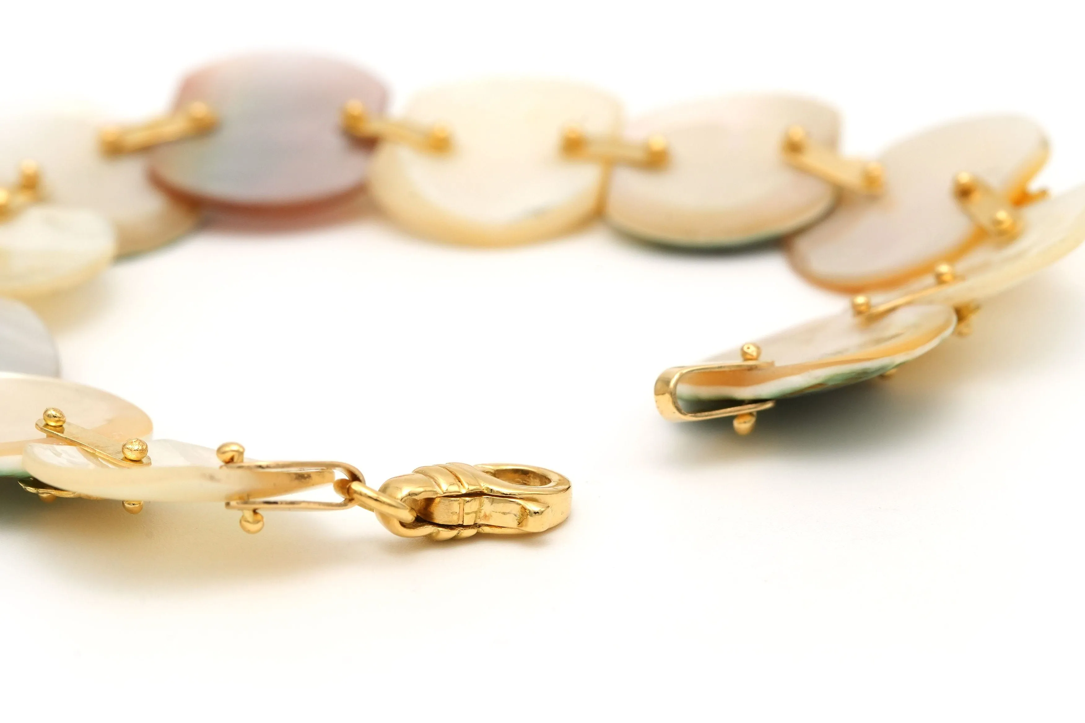 Bracelet Années 70 en or jaune 18 carats et nacre sold by 58 Facettes product image thumbnail 5