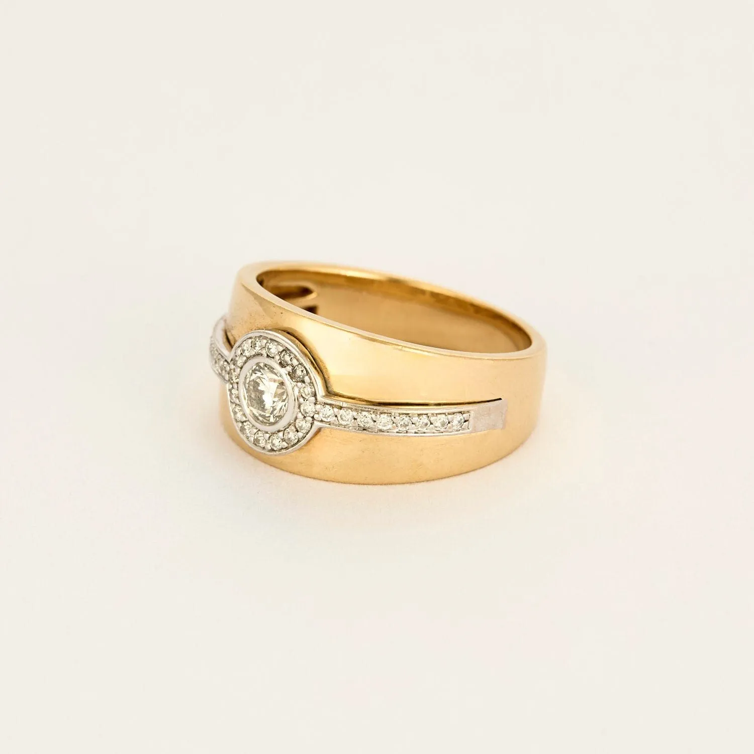 Bague bandeau en or jaune et diamants sold by 58 Facettes product image thumbnail 3