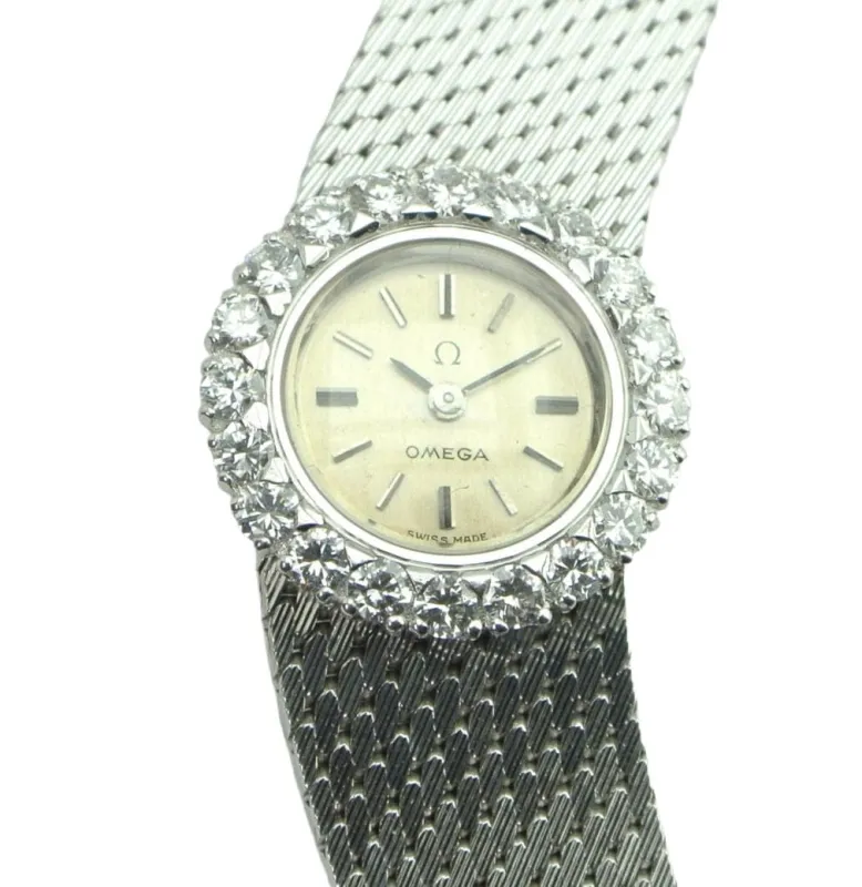 Montre Omega asymétrique en or blanc 18 carats avec diamants sold by 58 Facettes