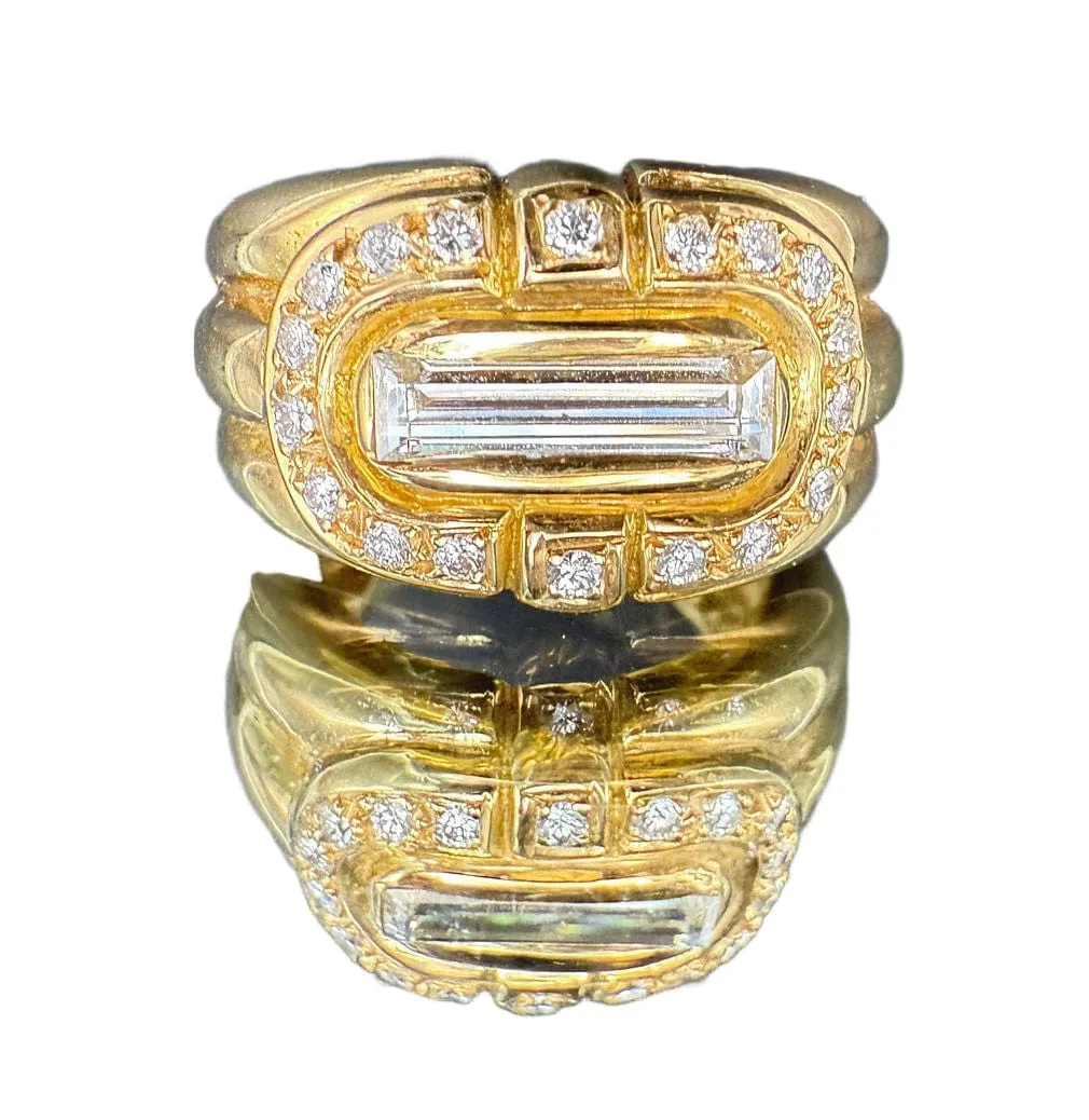 Bague en or jaune 18 carats avec diamant baguette 1 ct et diamants sold by 58 Facettes