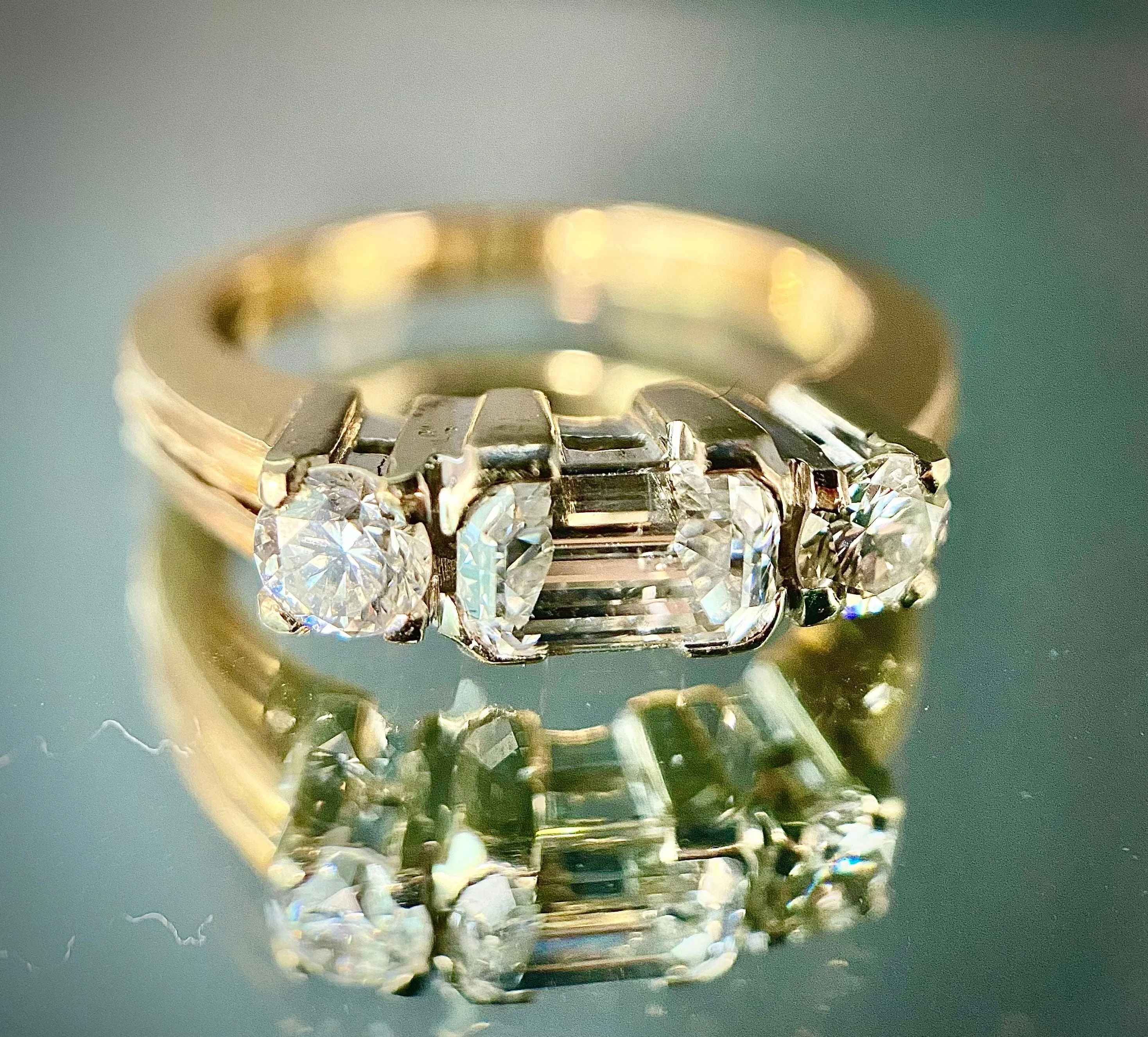 Bague en or blanc et jaune 18 carats avec diamants sold by 58 Facettes product image thumbnail 3
