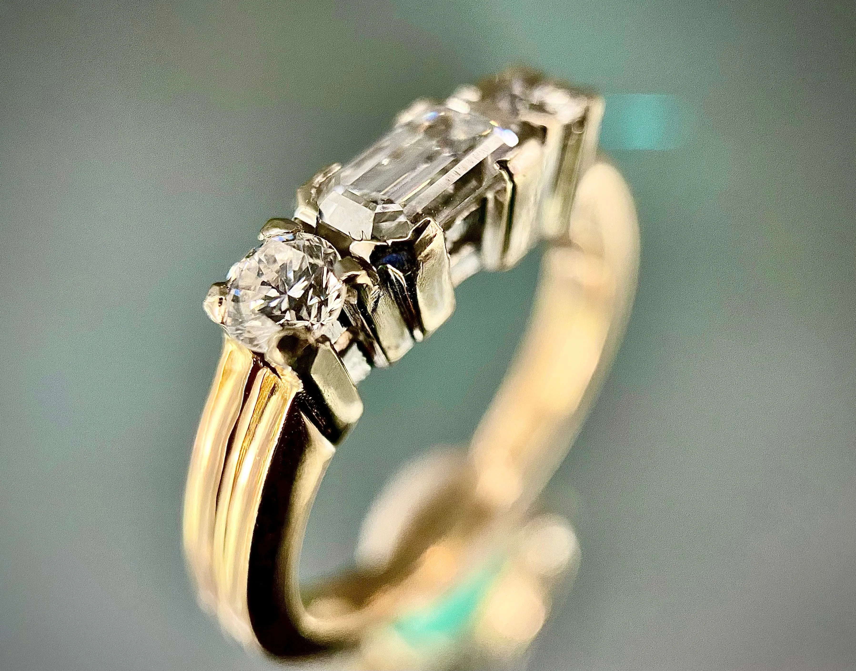 Bague en or blanc et jaune 18 carats avec diamants sold by 58 Facettes product image thumbnail 4