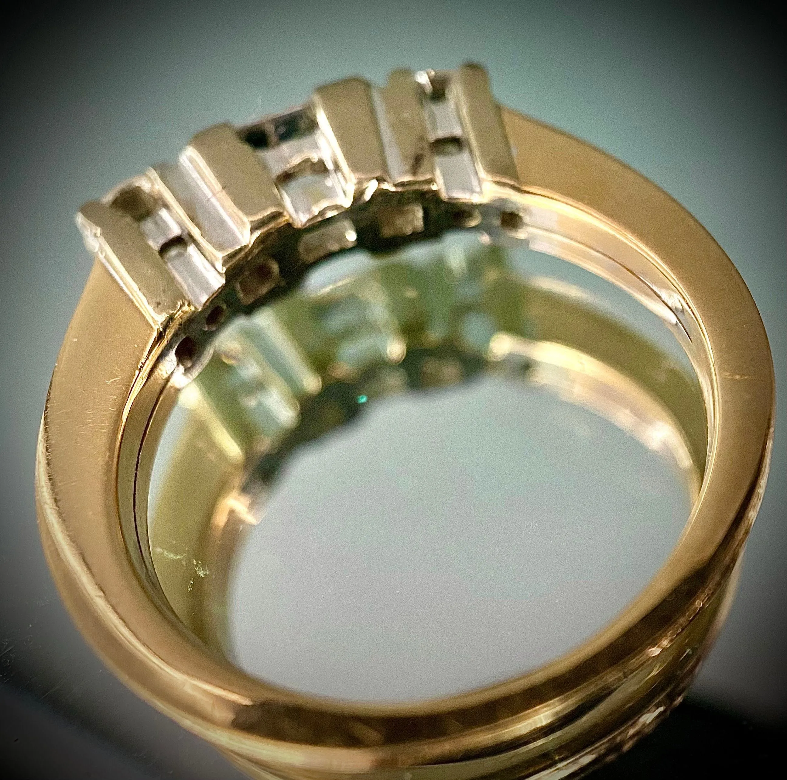 Bague en or blanc et jaune 18 carats avec diamants sold by 58 Facettes product image thumbnail 2