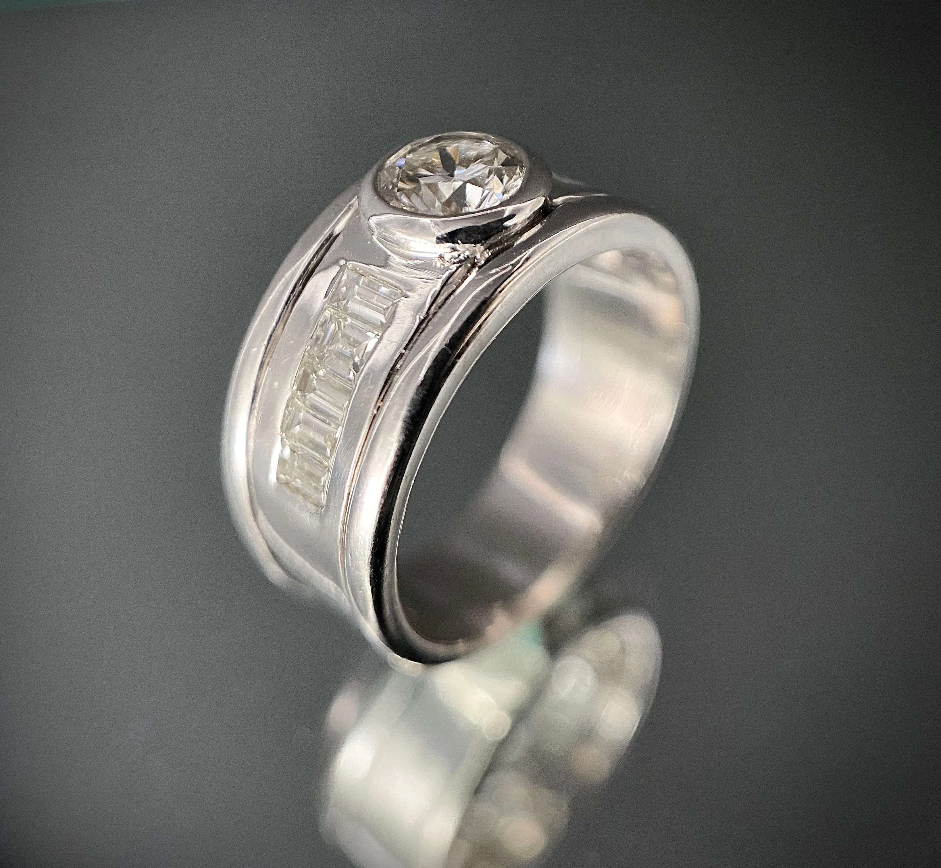 Bague en or blanc 18 carats sertie de diamants sold by 58 Facettes product image thumbnail 4