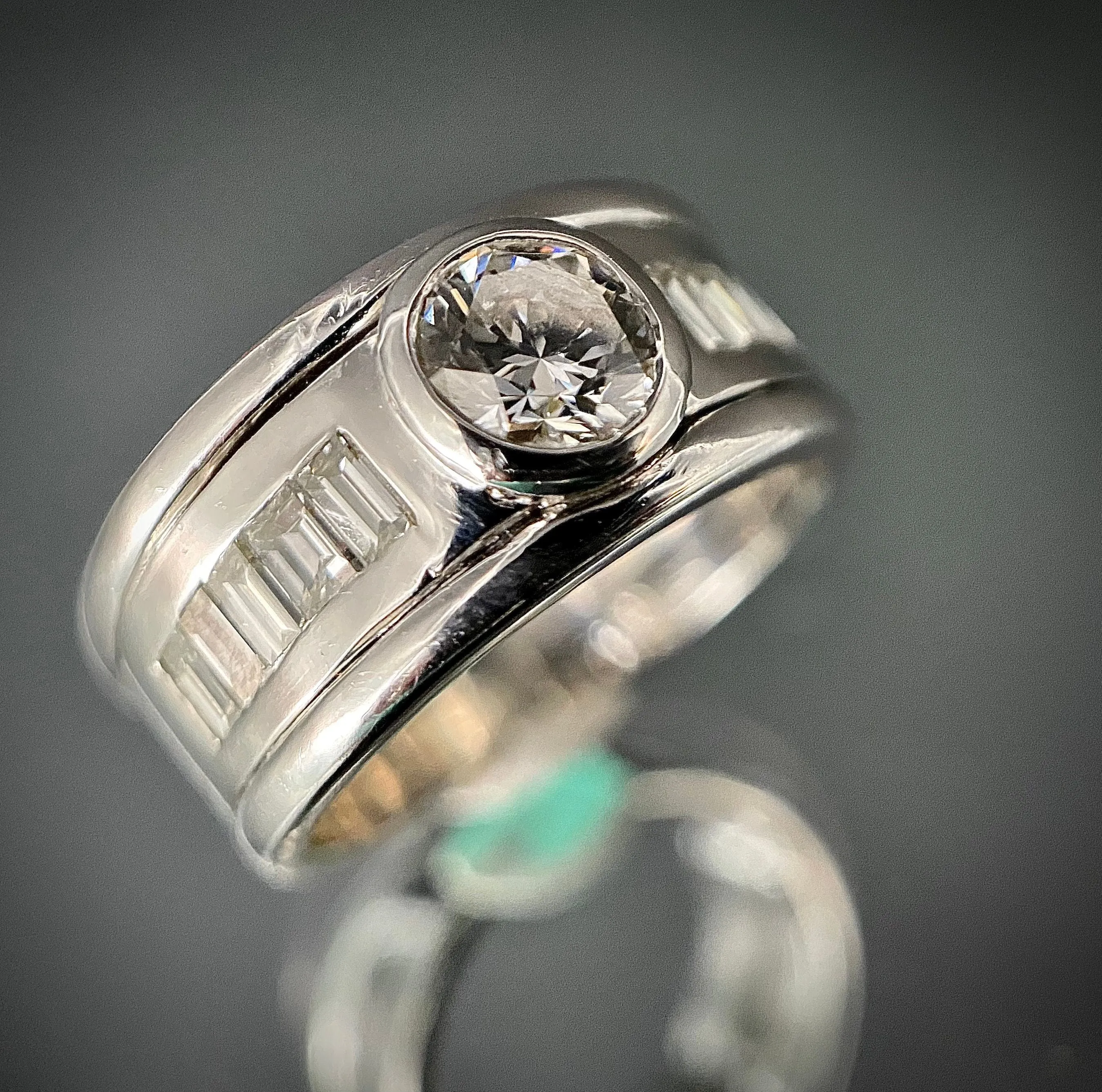 Bague en or blanc 18 carats sertie de diamants sold by 58 Facettes product image thumbnail 3