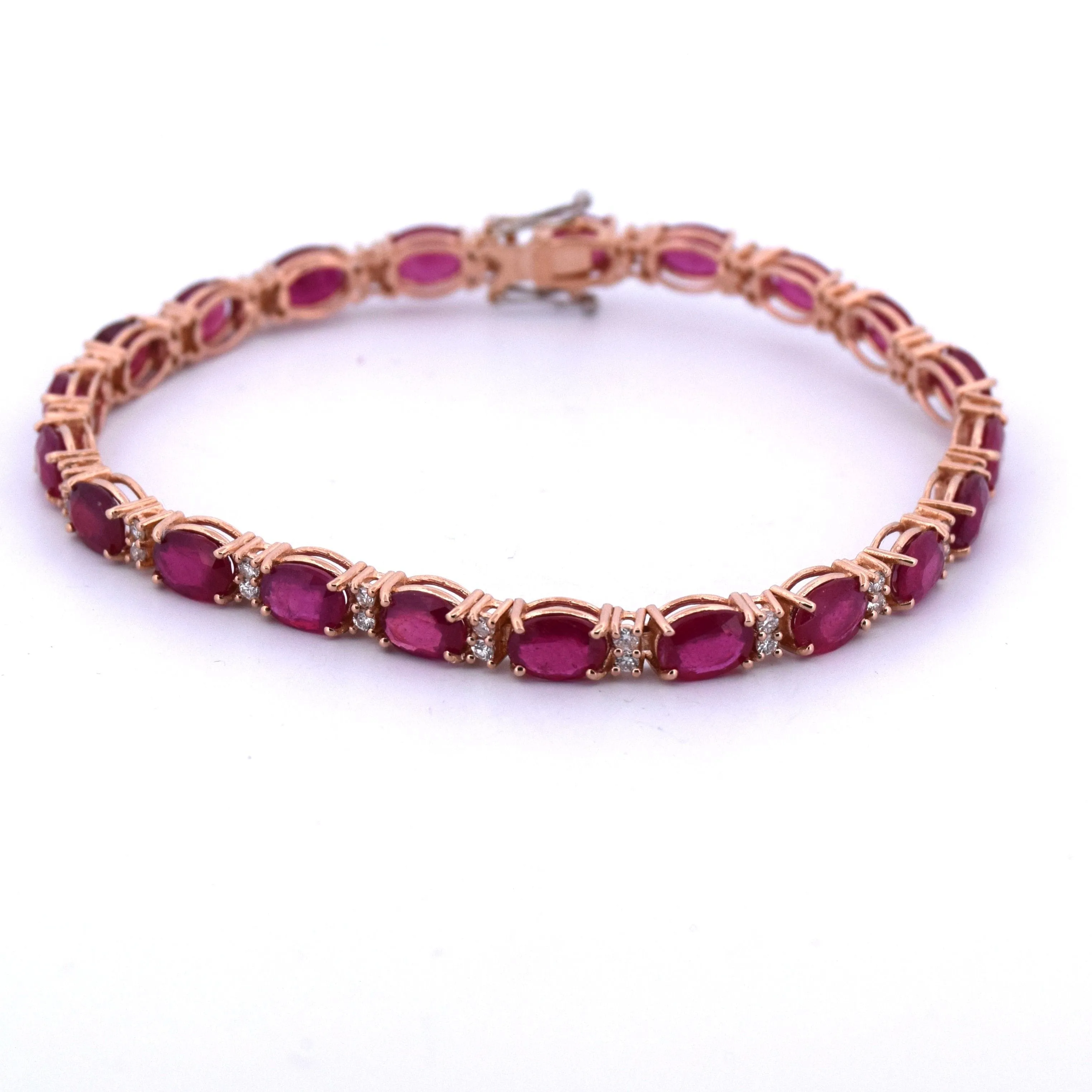 BRACELET TENNIS EN OR JAUNE AVEC RUBIS ET DIAMANTS sold by 58 Facettes