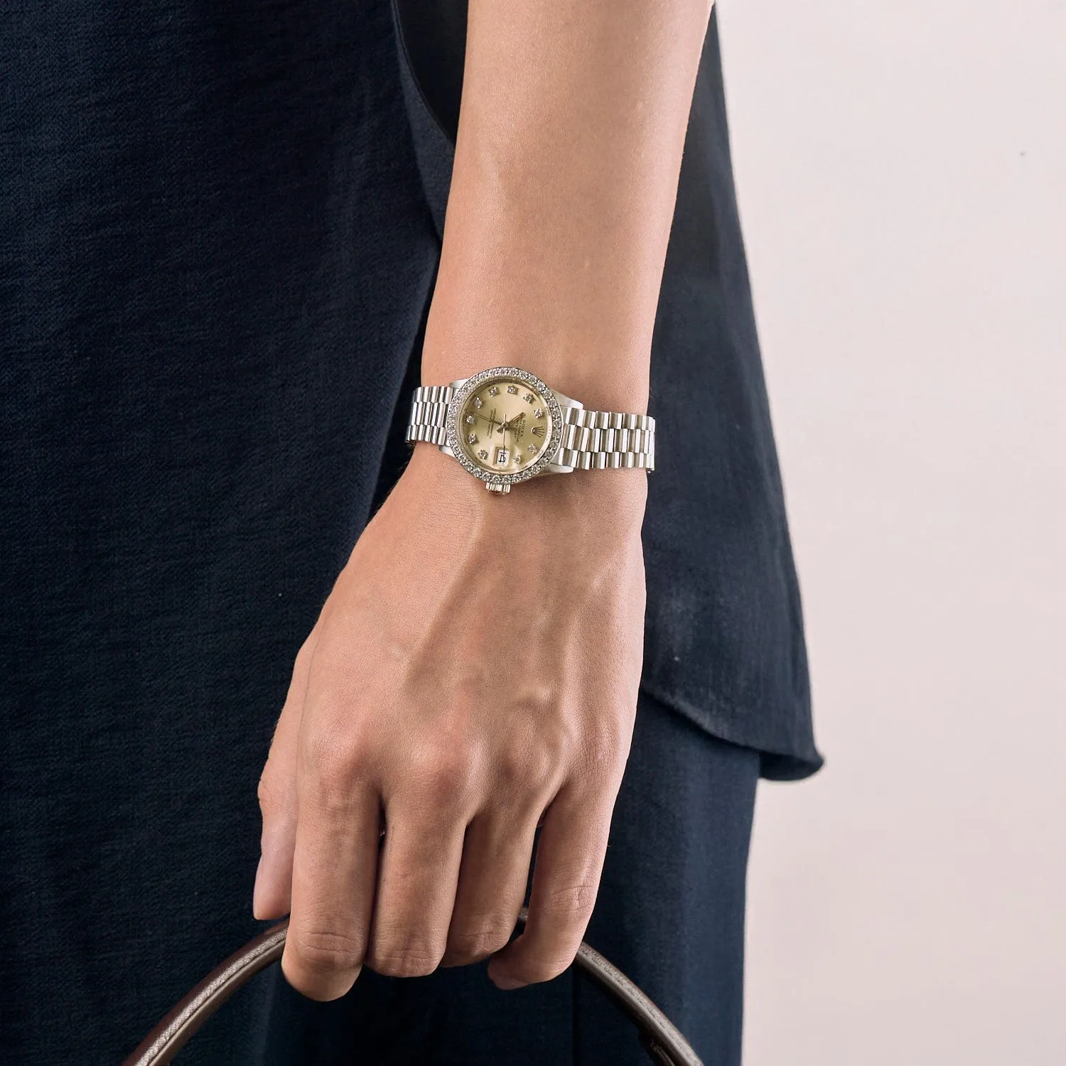 ROLEX - Oyster perpetual date - Montre en or blanc et diamants sold by 58 Facettes product image thumbnail 2