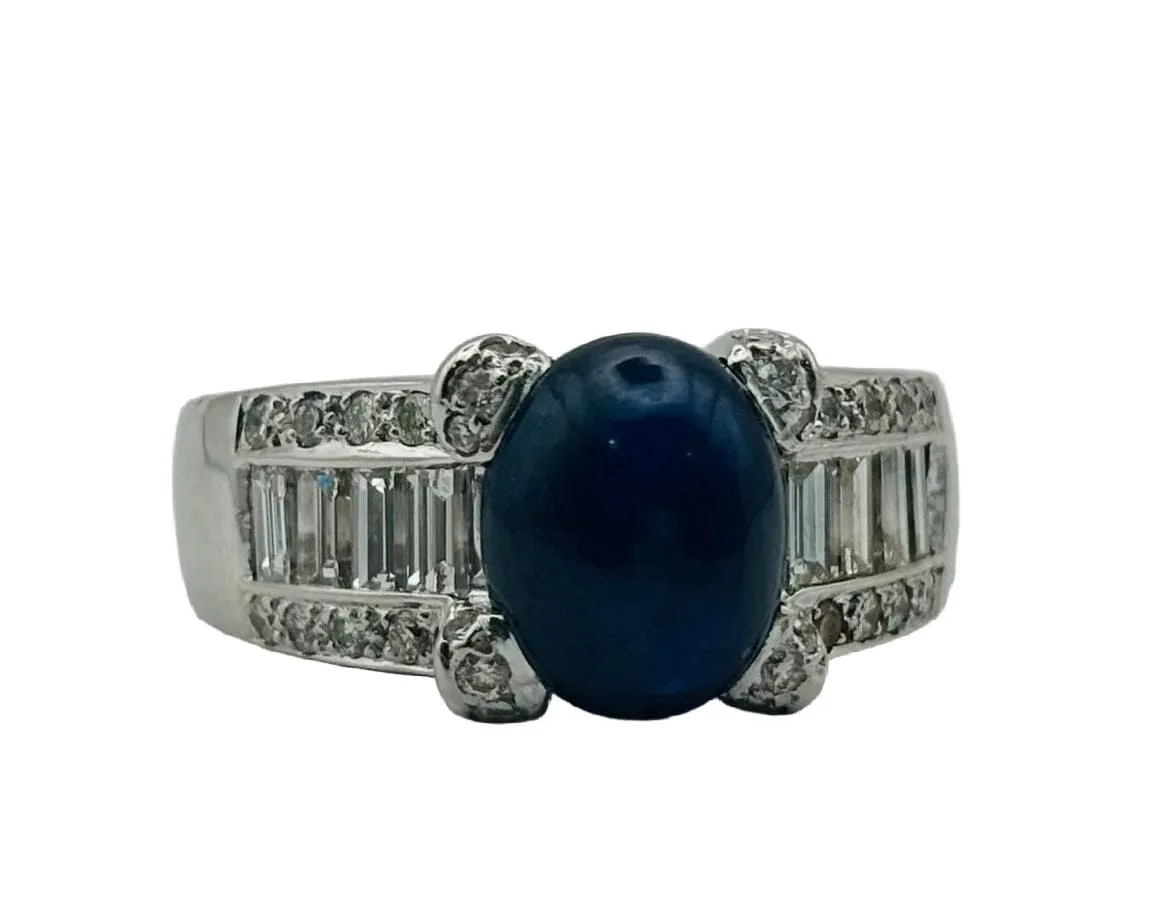 Bague or blanc avec saphir central et diamants sold by 58 Facettes