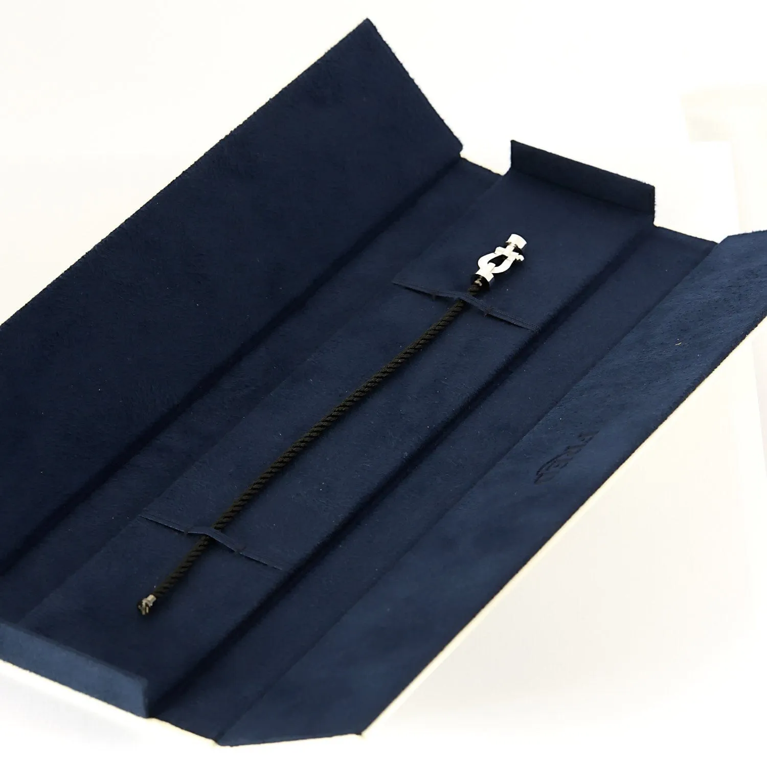 FRED - FORCE 10 - Moyen modèle - Bracelet en or blanc et cordon torsadé noir sold by 58 Facettes product image thumbnail 3