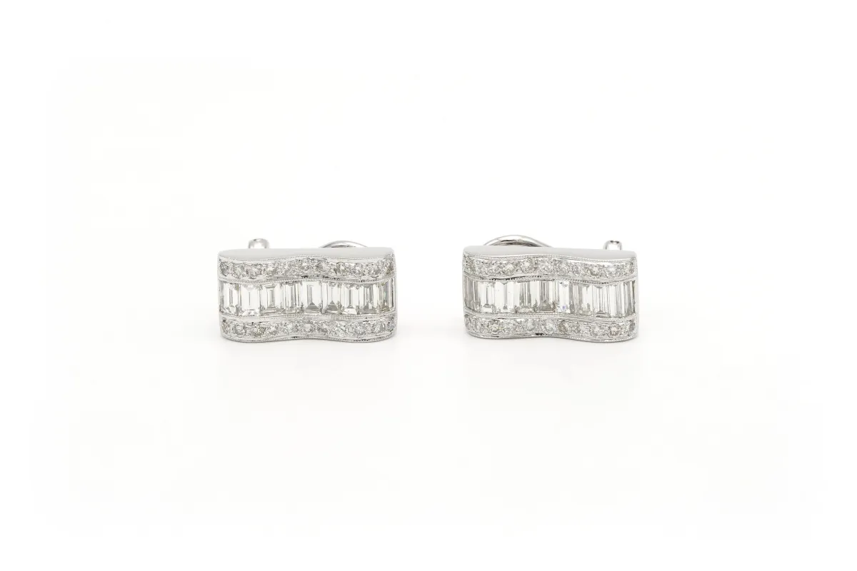 Boucles d'oreilles contemporaines en or blanc 18 carats serties de diamants sold by 58 Facettes
