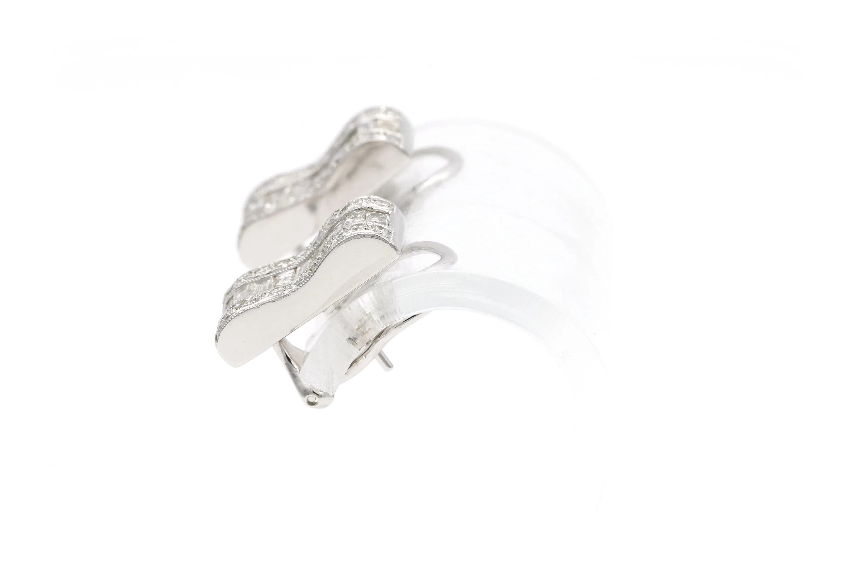 Boucles d'oreilles contemporaines en or blanc 18 carats serties de diamants sold by 58 Facettes product image thumbnail 5