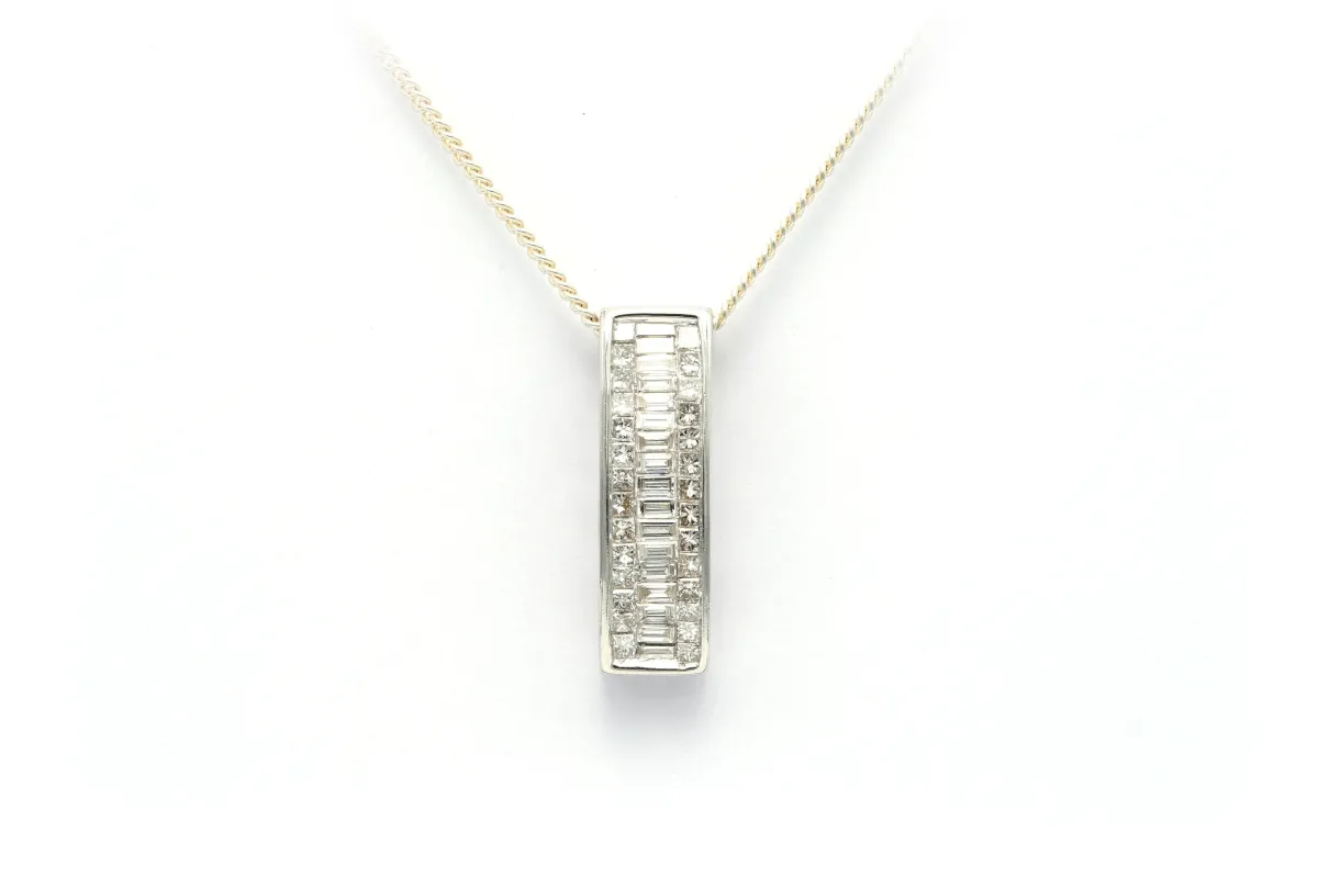 Pendentif contemporain en or blanc 18 carats serti de diamants "taille" baguette et "taille" princesse (+-0.56ct) sold by 58 Facettes