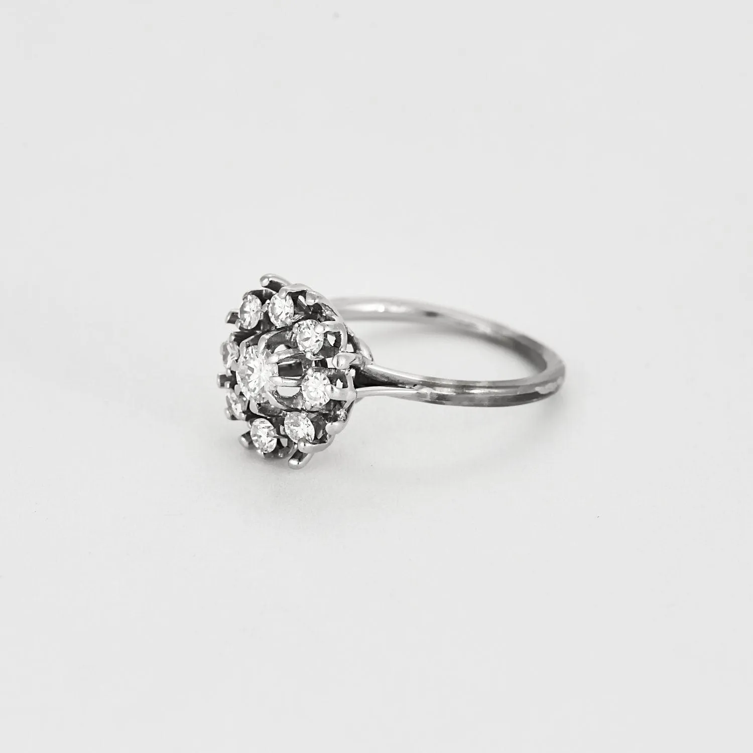 Bague Marguerite en or gris et diamants sold by 58 Facettes product image thumbnail 3