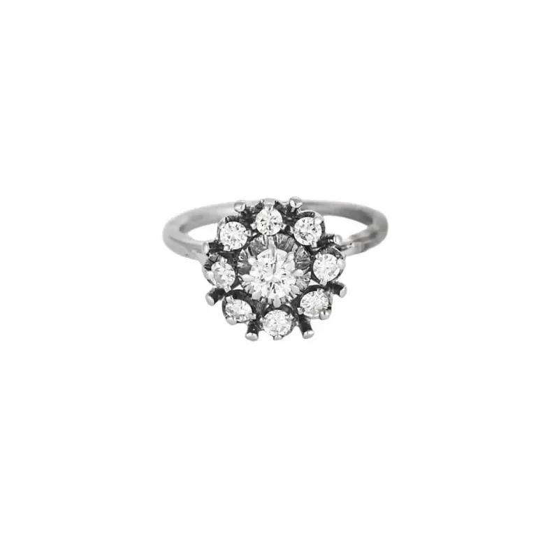 Bague Marguerite en or gris et diamants sold by 58 Facettes